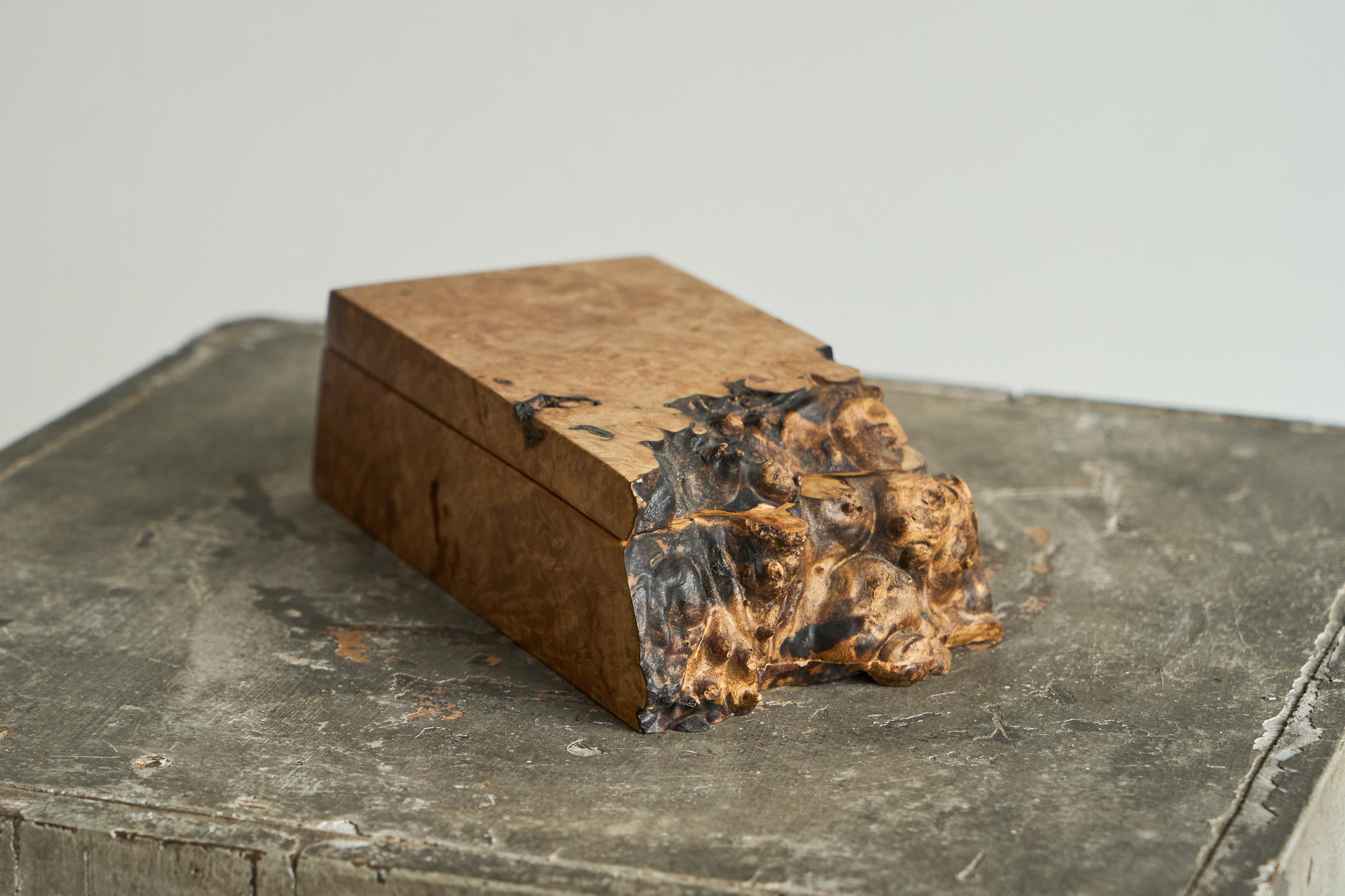 Boîte Michael Elkan en loupe d'érable Live Edge American Craft Movement 1980 en vente 3