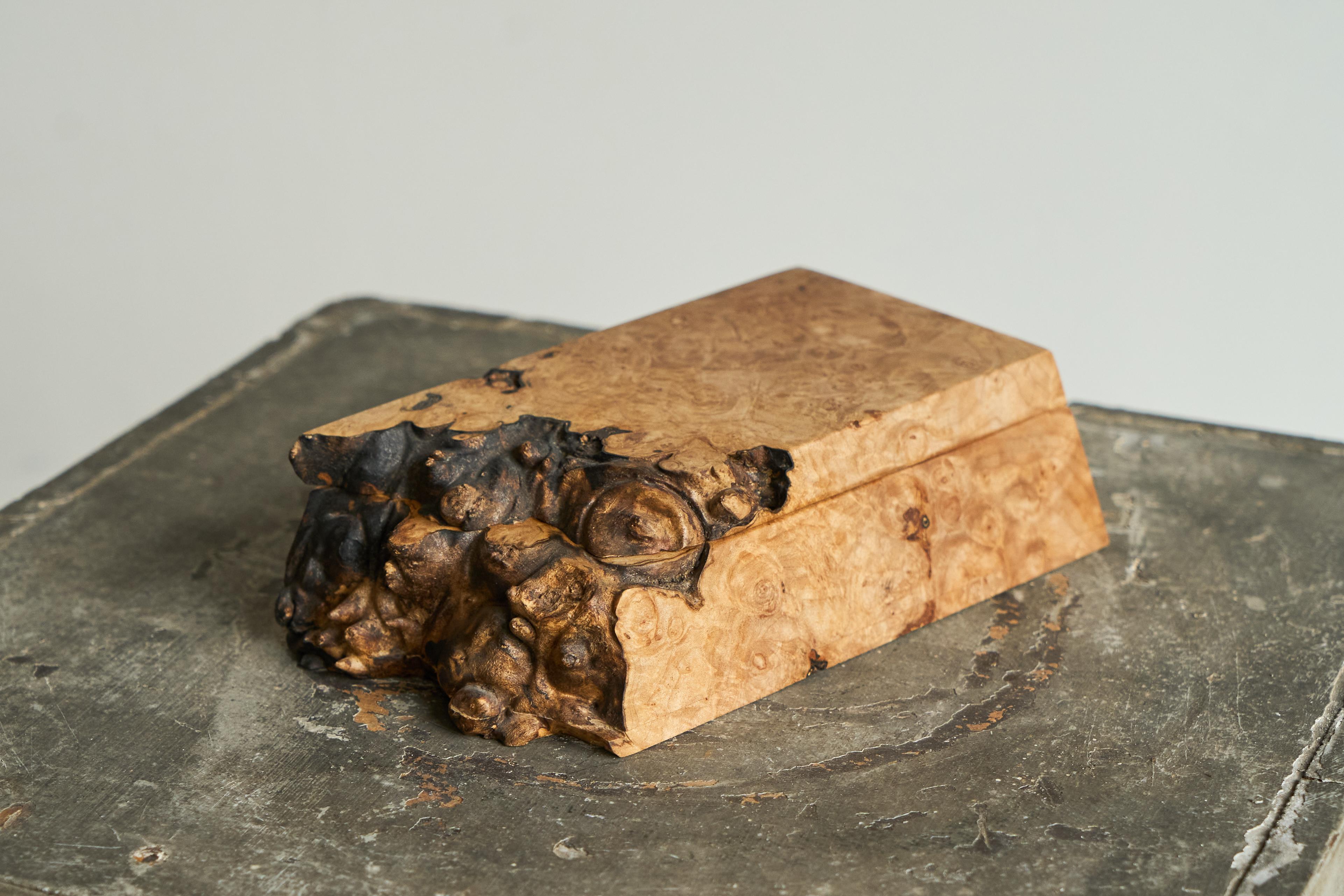 American Craftsman Boîte Michael Elkan en loupe d'érable Live Edge American Craft Movement 1980 en vente