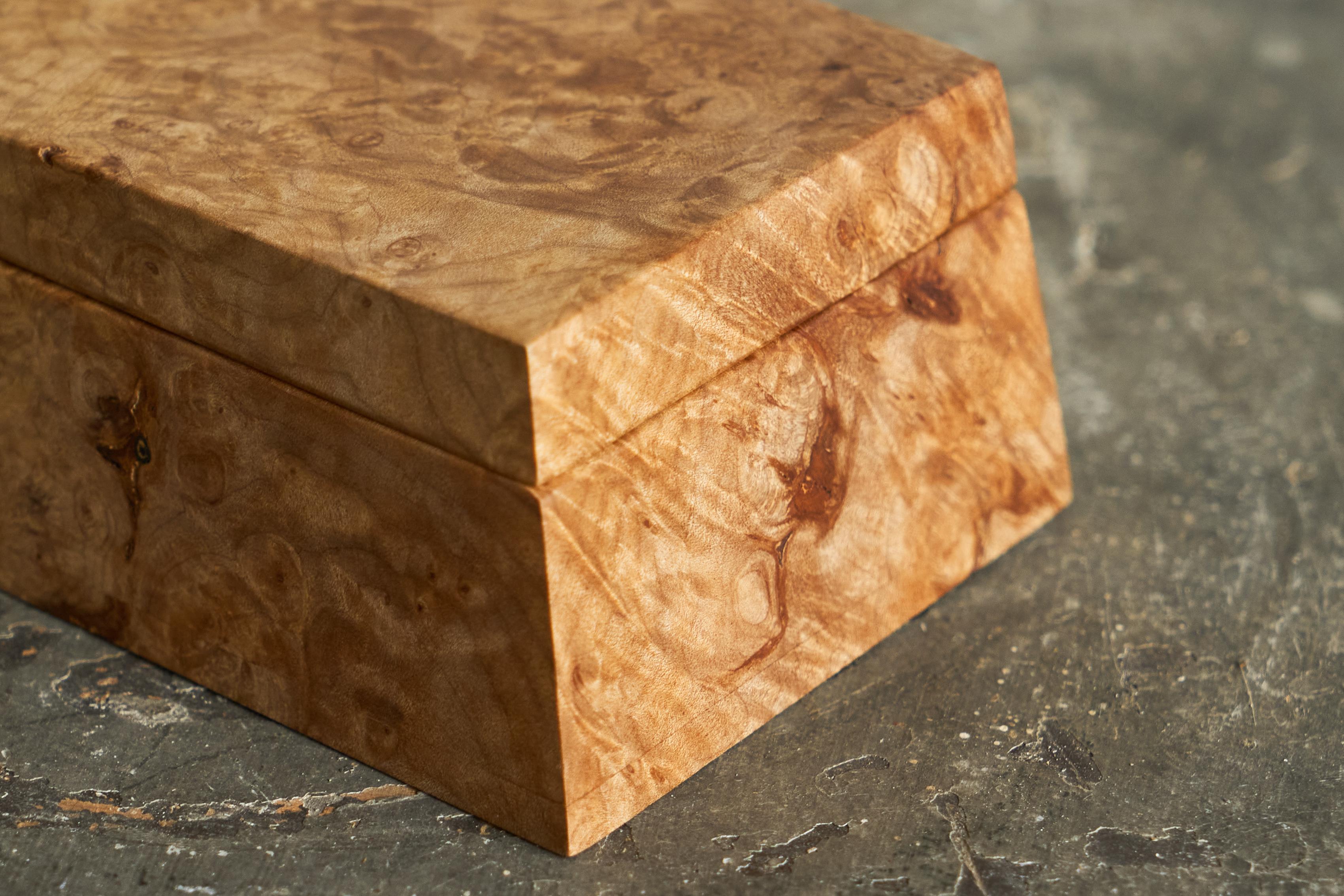 Fait main Boîte Michael Elkan en loupe d'érable Live Edge American Craft Movement 1980 en vente