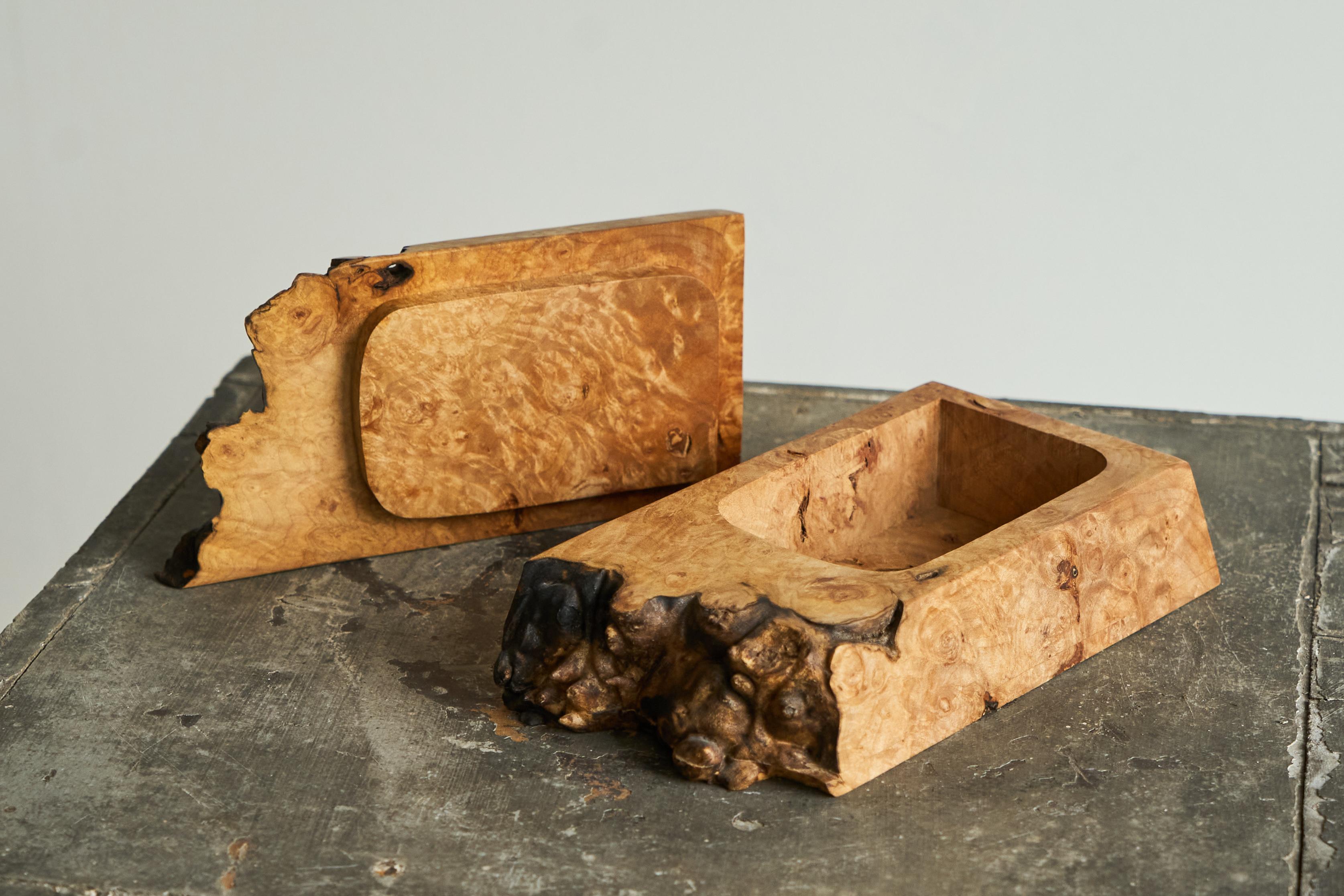 Boîte Michael Elkan en loupe d'érable Live Edge American Craft Movement 1980 Bon état - En vente à Meer, VAN