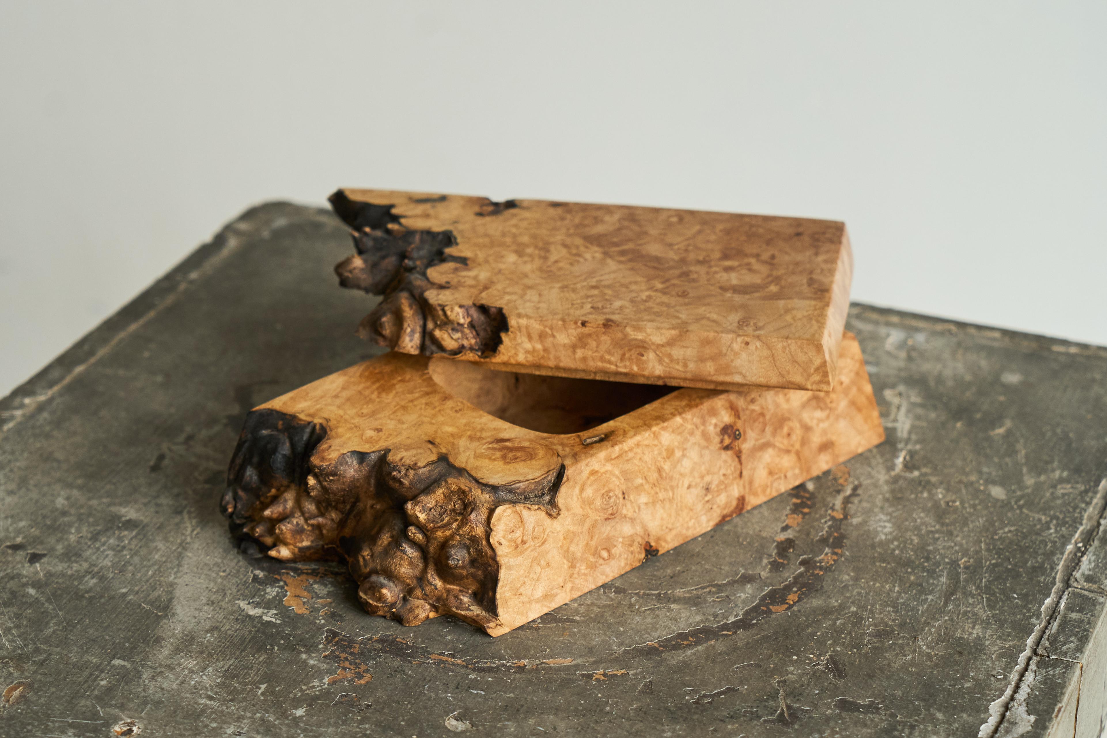 Érable Boîte Michael Elkan en loupe d'érable Live Edge American Craft Movement 1980 en vente