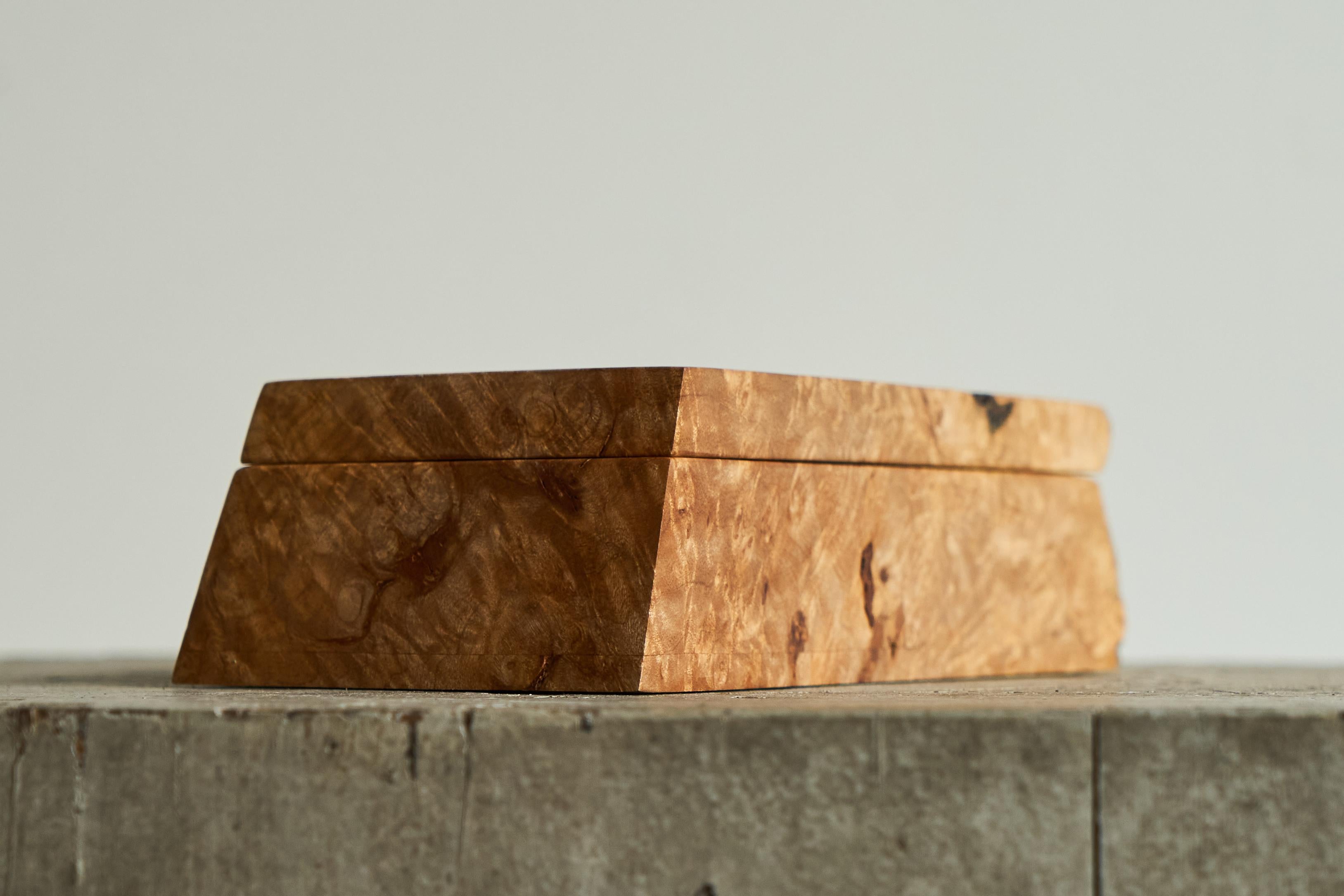 Boîte Michael Elkan en loupe d'érable Live Edge American Craft Movement 1980 en vente 1