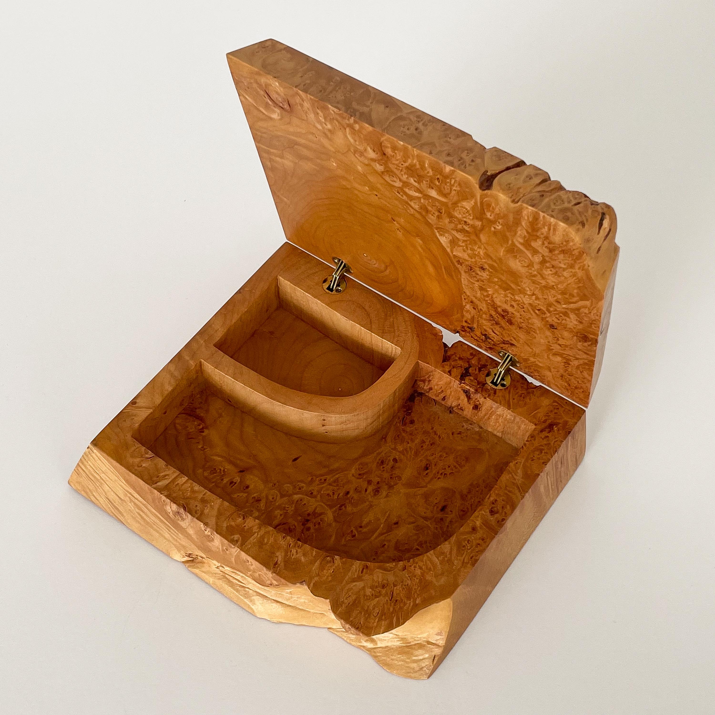 Michael Elkan Studio Craft Carved Burl Wood Box In Excellent Condition In Chicago, IL