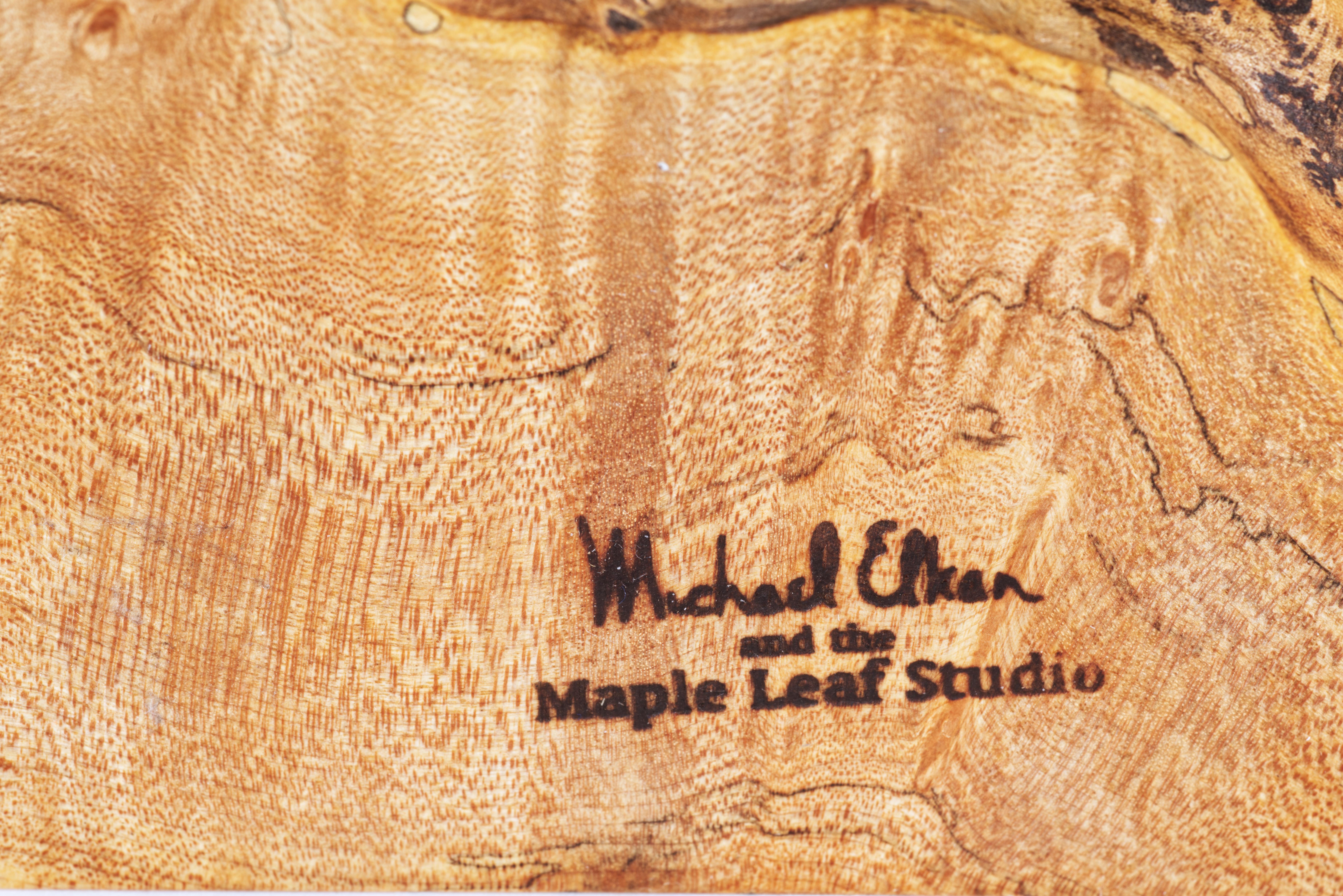 Michael Elkan Studio Caja grande de arce de Oregón de canto vivo con tapa en venta 1
