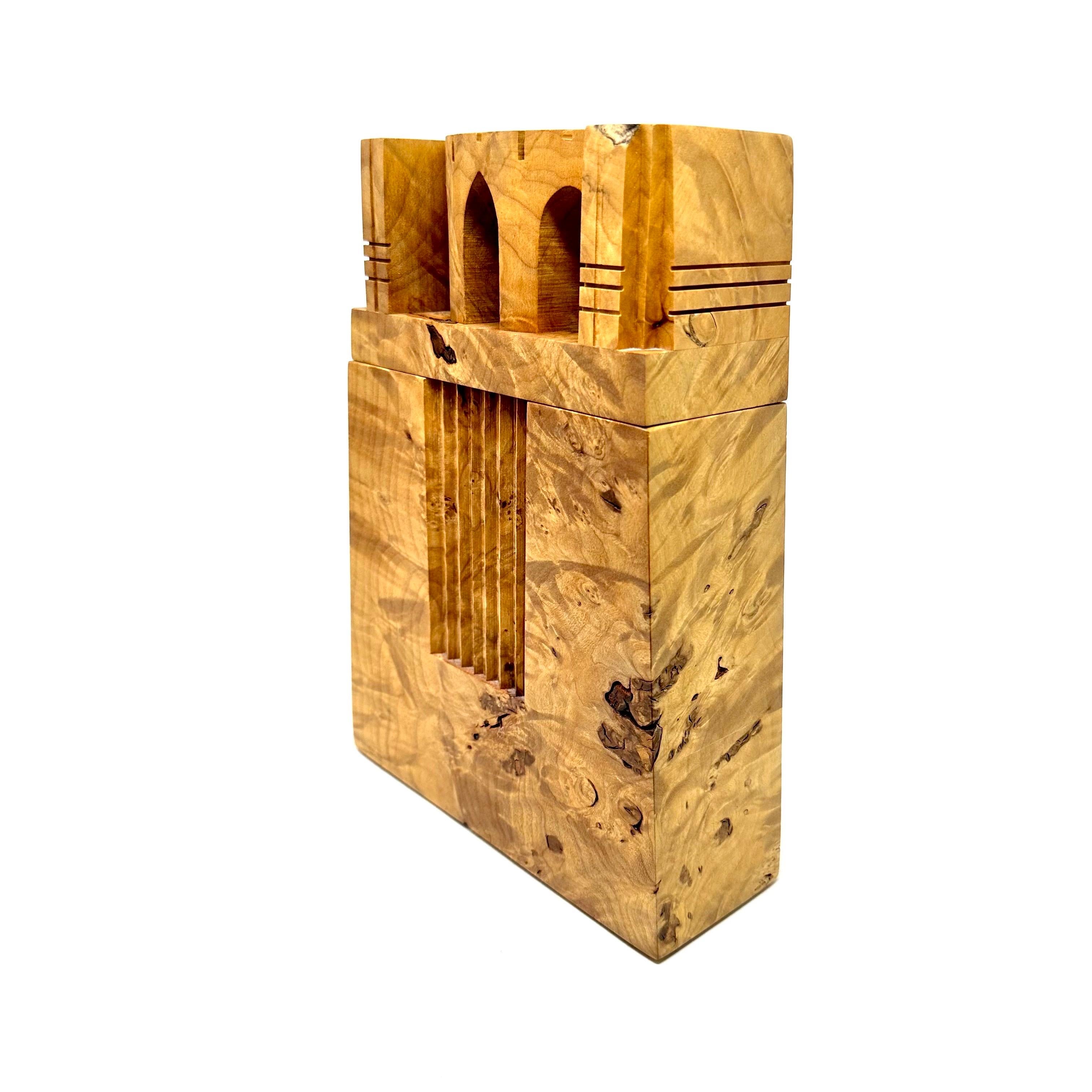 Michael Elkan Studios „Castles #14“ Handgeschnitzte Schachtel aus Vogelaugenahorn (American Arts and Crafts) im Angebot
