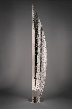 Minimalistische abstrakte Metallskulptur „Eidolon“ aus reflektierendem vernickeltem Stahl