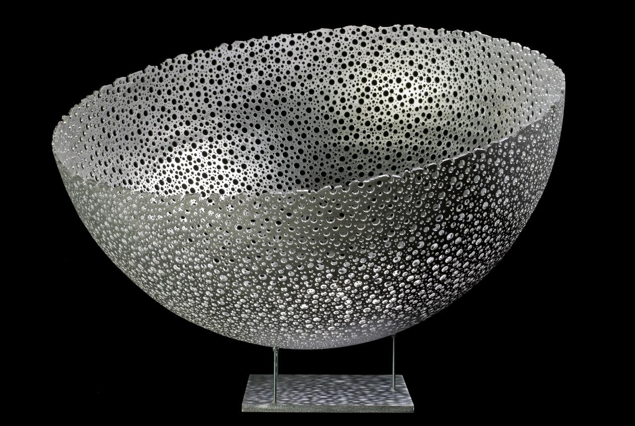 « Millennia », sculpture abstraite minimaliste en aluminium réfléchissant - Sculpture de Michael Enn Sirvet