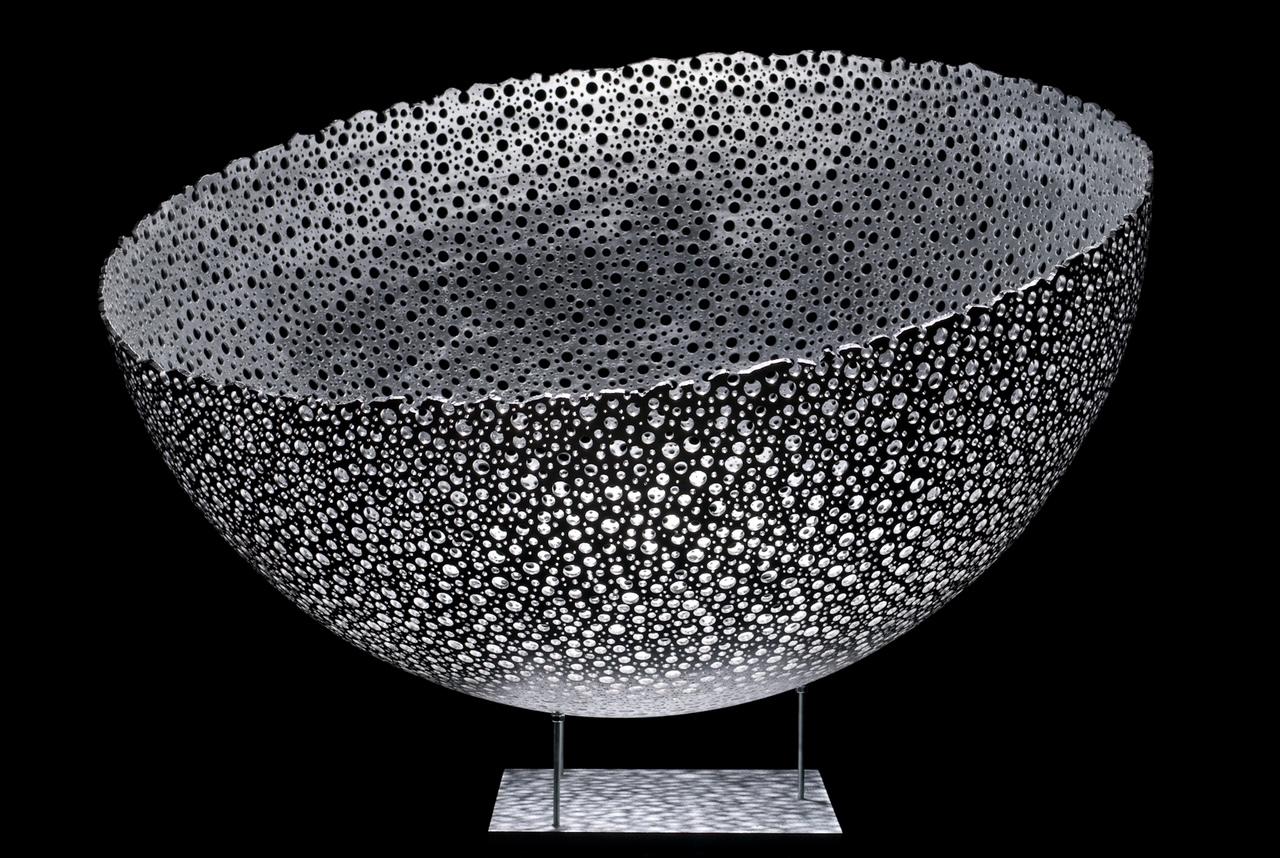 Abstract Sculpture Michael Enn Sirvet - « Millennia », sculpture abstraite minimaliste en aluminium réfléchissant