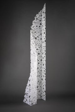 "White Cliff I", scultura astratta minimalista in metallo, alluminio verniciato di bianco