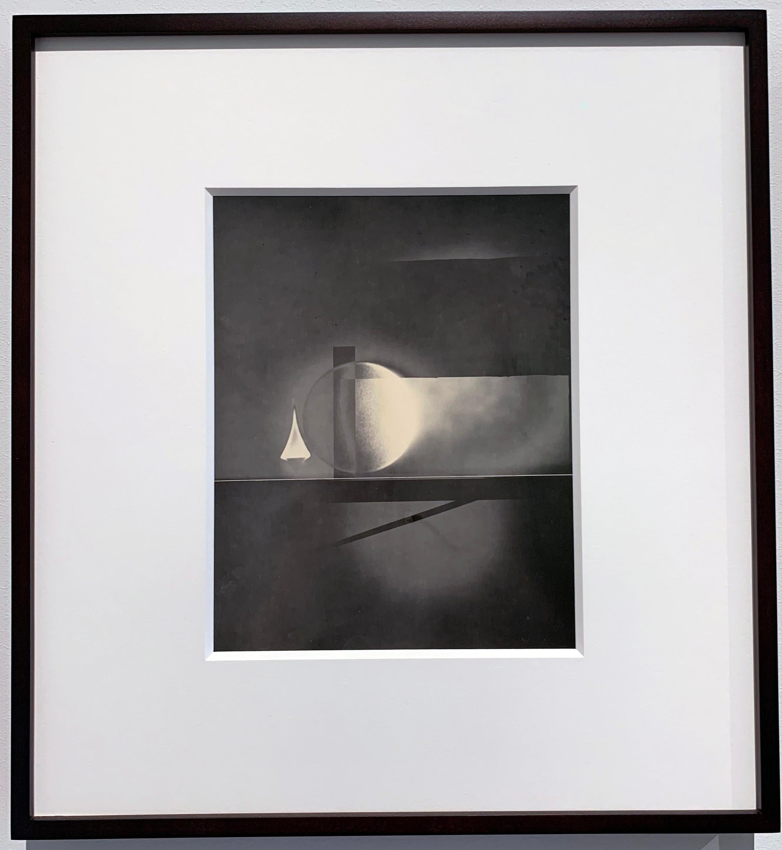 ATO>MIC #10, Einzigartiger Silber-Luminogramm-Druck, Abstrakte Geometrie in warmen Tönen – Photograph von Michael G Jackson