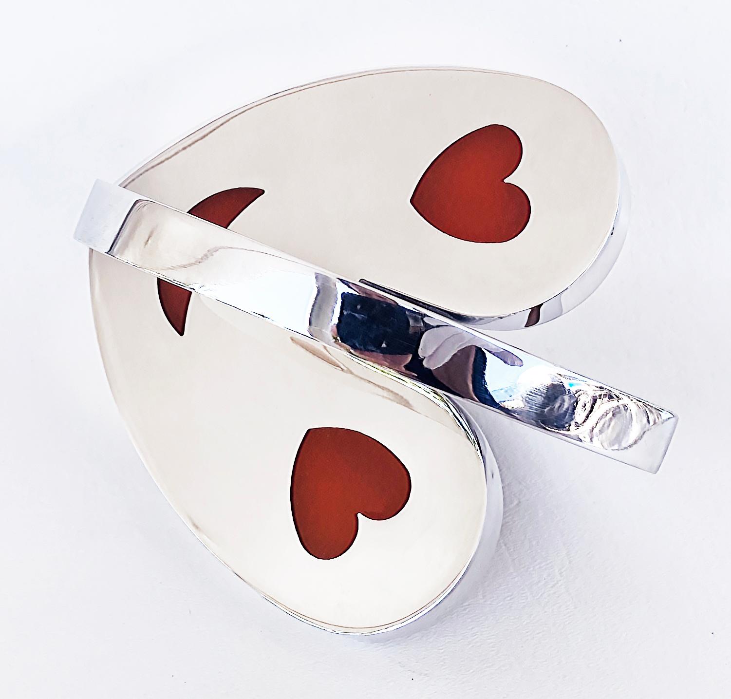 American  Michael Gitter Aluminum and Epoxy Resin Interlocking Hearts Sculpture  For Sale