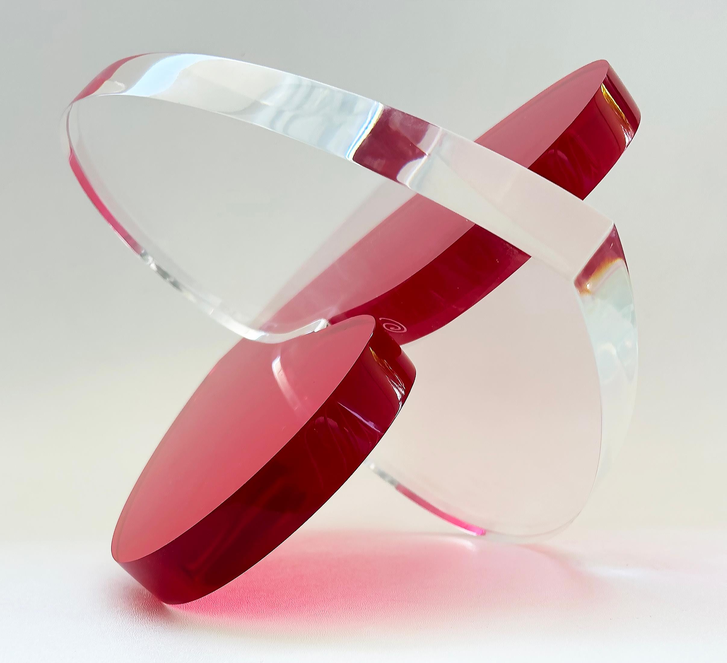 Scultura d'amore con cuori intrecciati in lucite rossa e trasparente di Michael Gitter In condizioni Nuovo in vendita a Miami, FL