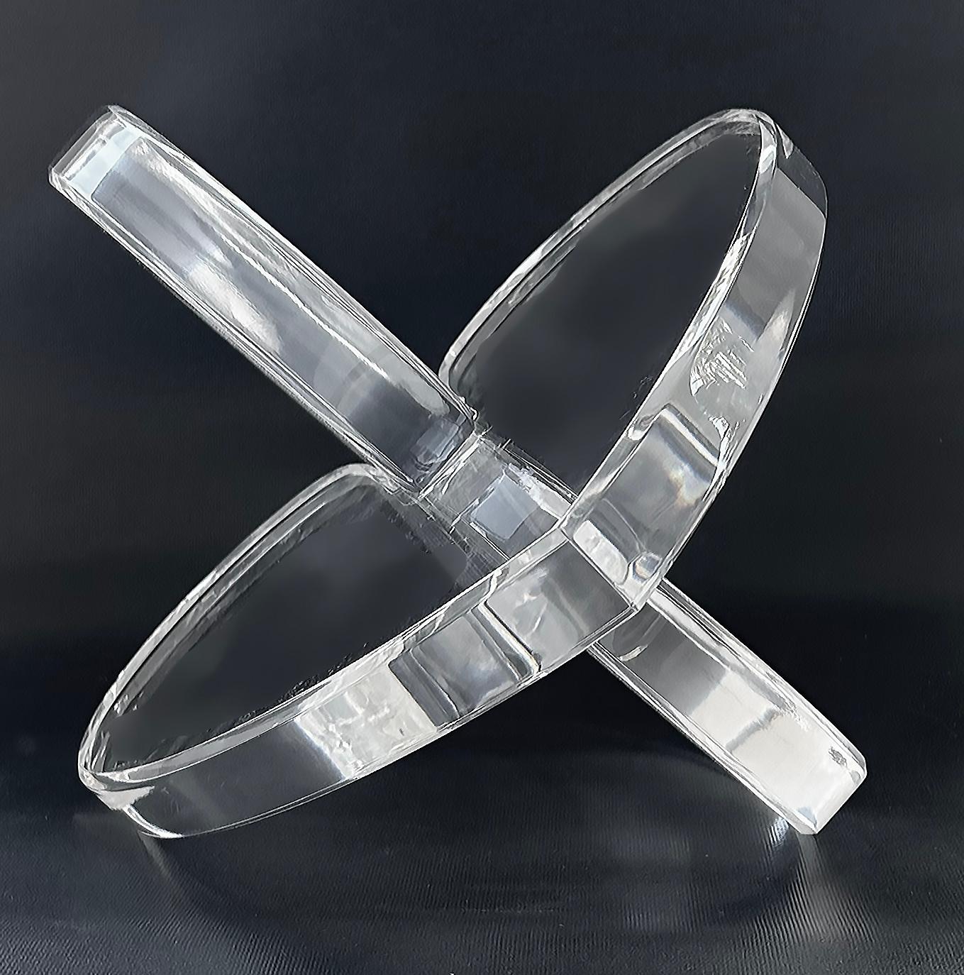 Michael Gitter Clear Lucite Interlocking Hearts Sculpture Signed, 2024

Offered for sale is a clear acrylic interlocking hearts sculpture by artist Michael Gitter signed and dated 2024.
We offer Michael Gitter's interlocking hearts in many materials