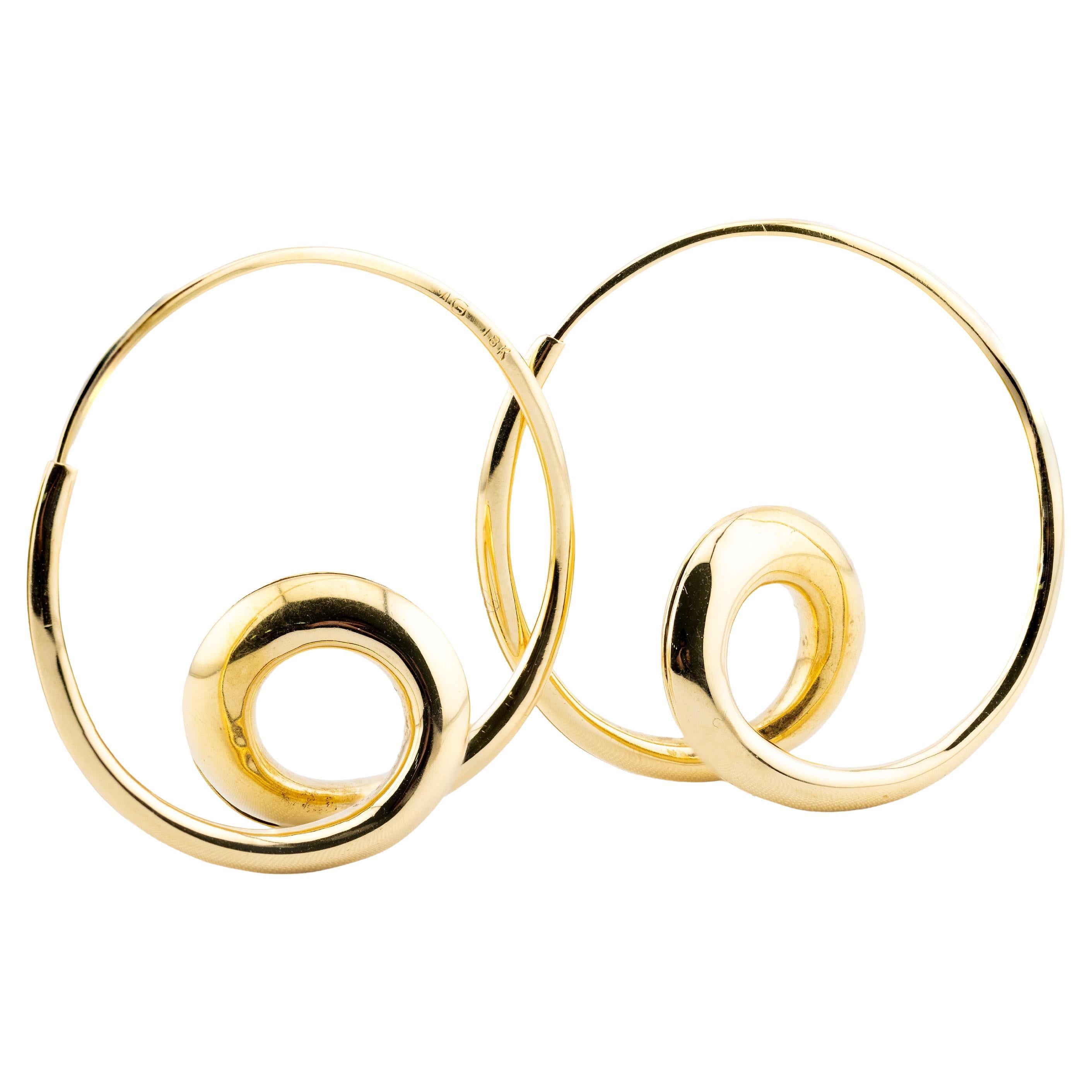 Boucles d'oreilles en or jaune 18 carats à une seule boucle Michael Good en vente