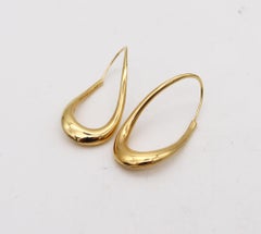 Michael Good 1981, gocce aerodinamiche a forma di otto ritorto in oro giallo 18 carati