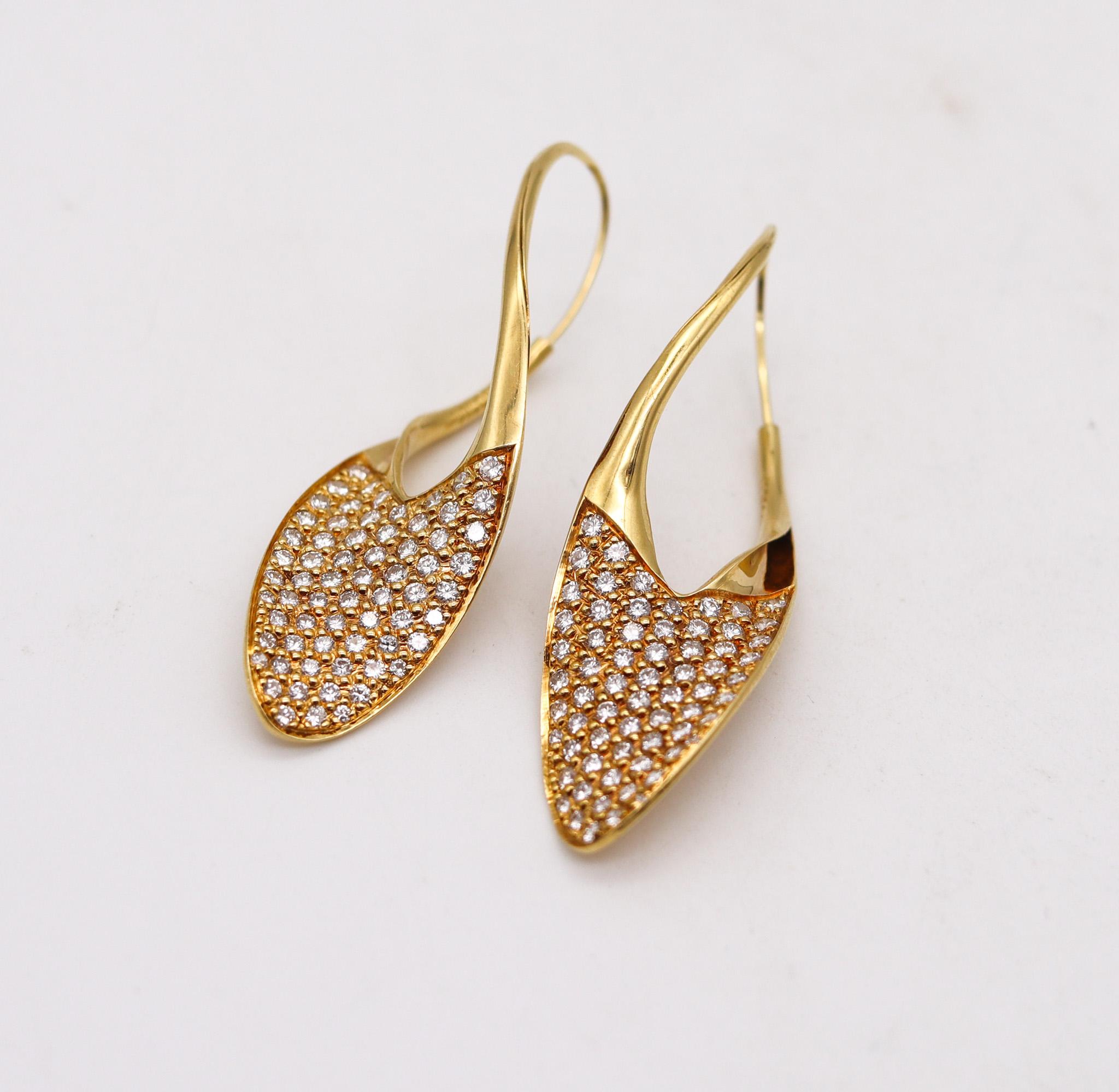 Drop earrings designed by Michael Good.

Fabulous and very rare pair of drop earrings, created in Rockport Maine by the artist goldsmith Michael Good, back in the 1990's. These beautiful unusual pair has been crafted in the shapes of an aerodynamic