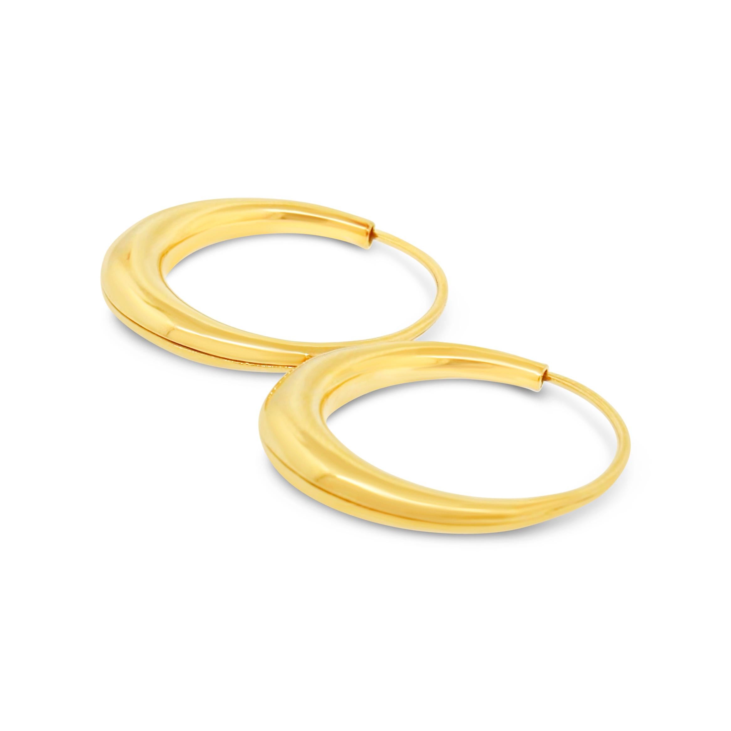 18 kt Yellow Gold
Total Weight: 4.1 grams
Length: 0.75 inch
Total Weight: 4.1 grams