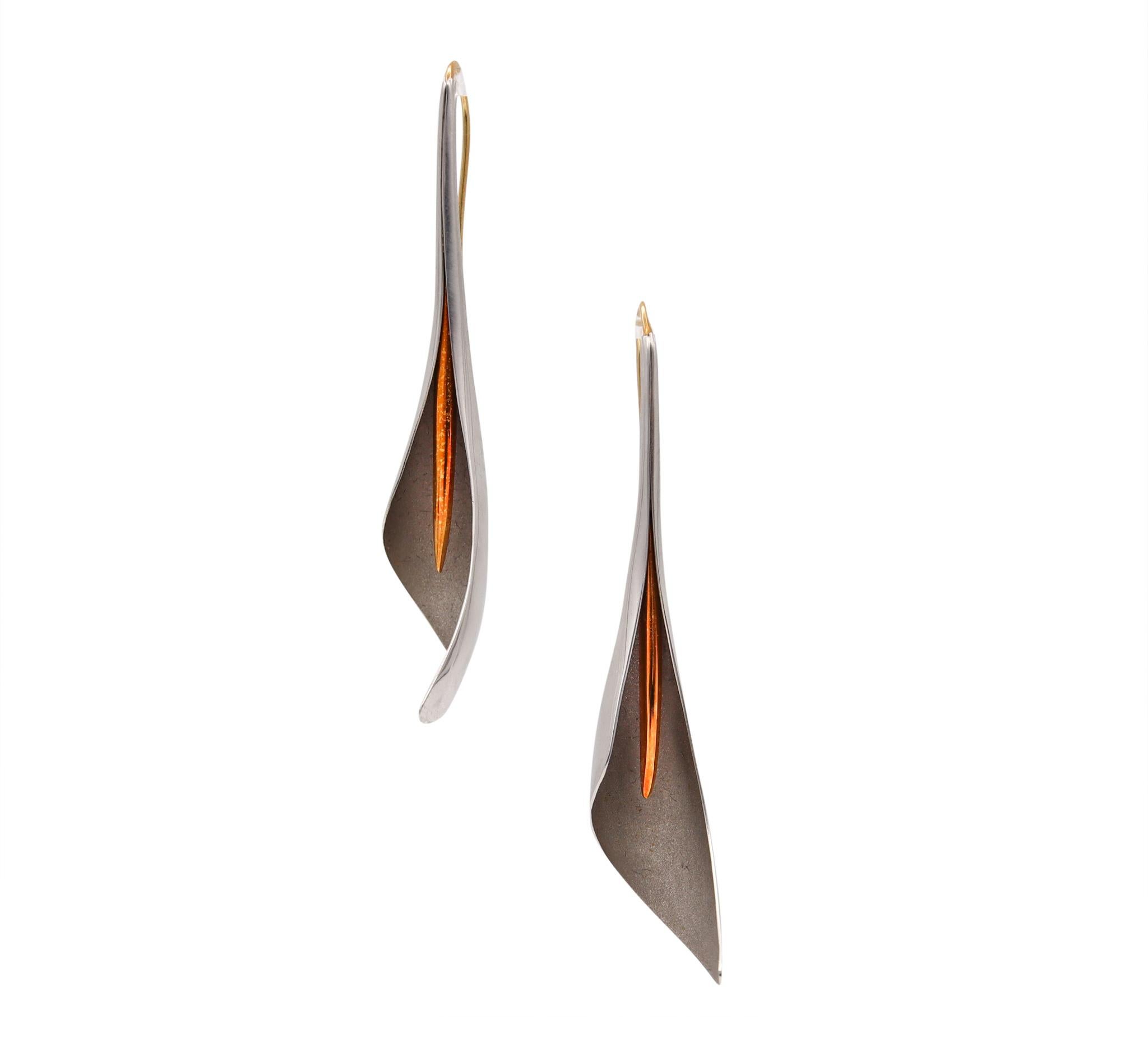 Lily drop earrings designed by Michael Good.

A beautiful elegant dangle pair, created talented goldsmith-artist Michael Good, with the stylized shape of the lily flower with pistils. They was crafted in solid .850/.999 platinum and 18 kt yellow