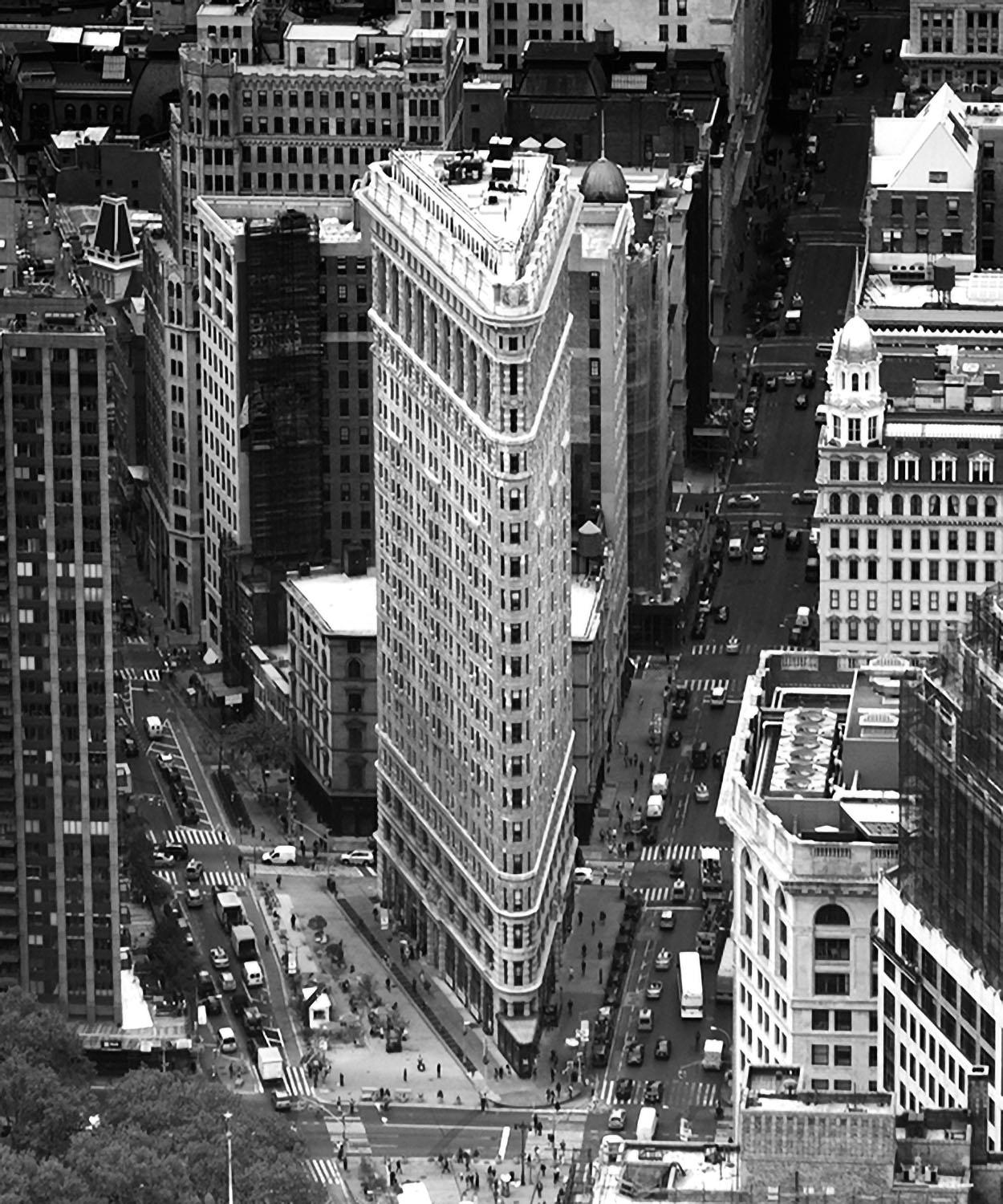 Flat Iron - zeitgenössische Schwarz-Weiß-Fotografie der Landschaft von New York City  – Photograph von Michael Götze