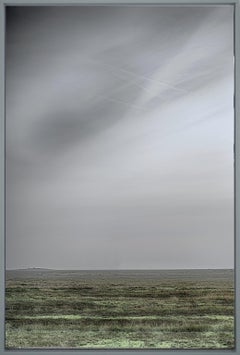 Wide End - zeitgenössische Landschaftsfotografie von offenem Land mit grauem Himmel