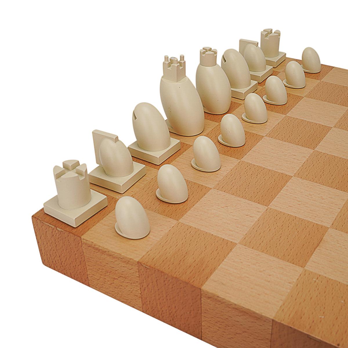 Michael Graves Chess and Checkers Set Maplewood In Good Condition In Miami, FL