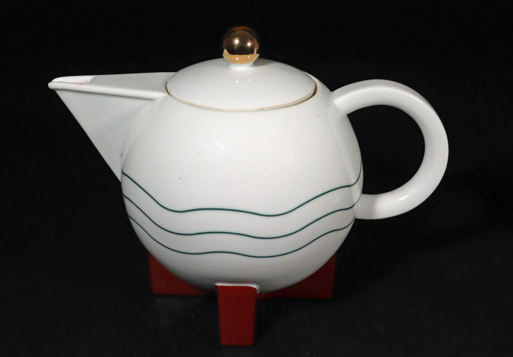 Michael Graves Little Dripper Porcelain Filter Drip Coffeemaker In Excellent Condition For Sale In Downingtown, PA
