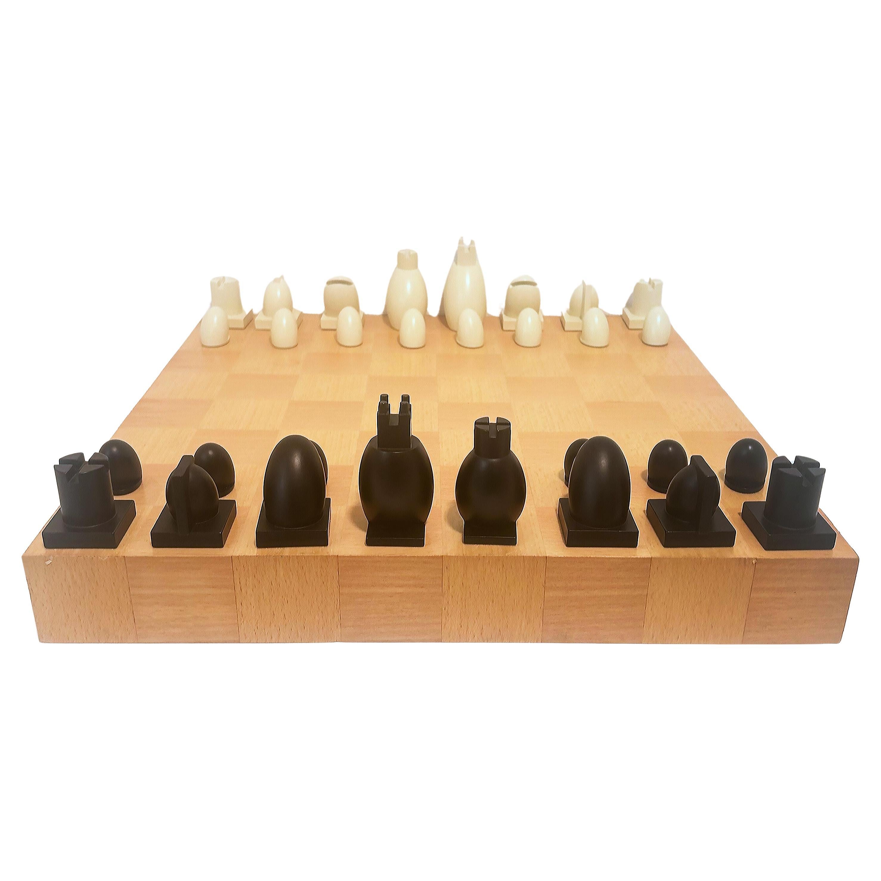 Américain Michael Graves Post-modern Chess / Checkers Set Board Game and Pieces (Jeu d'échecs et de dames et pièces) en vente
