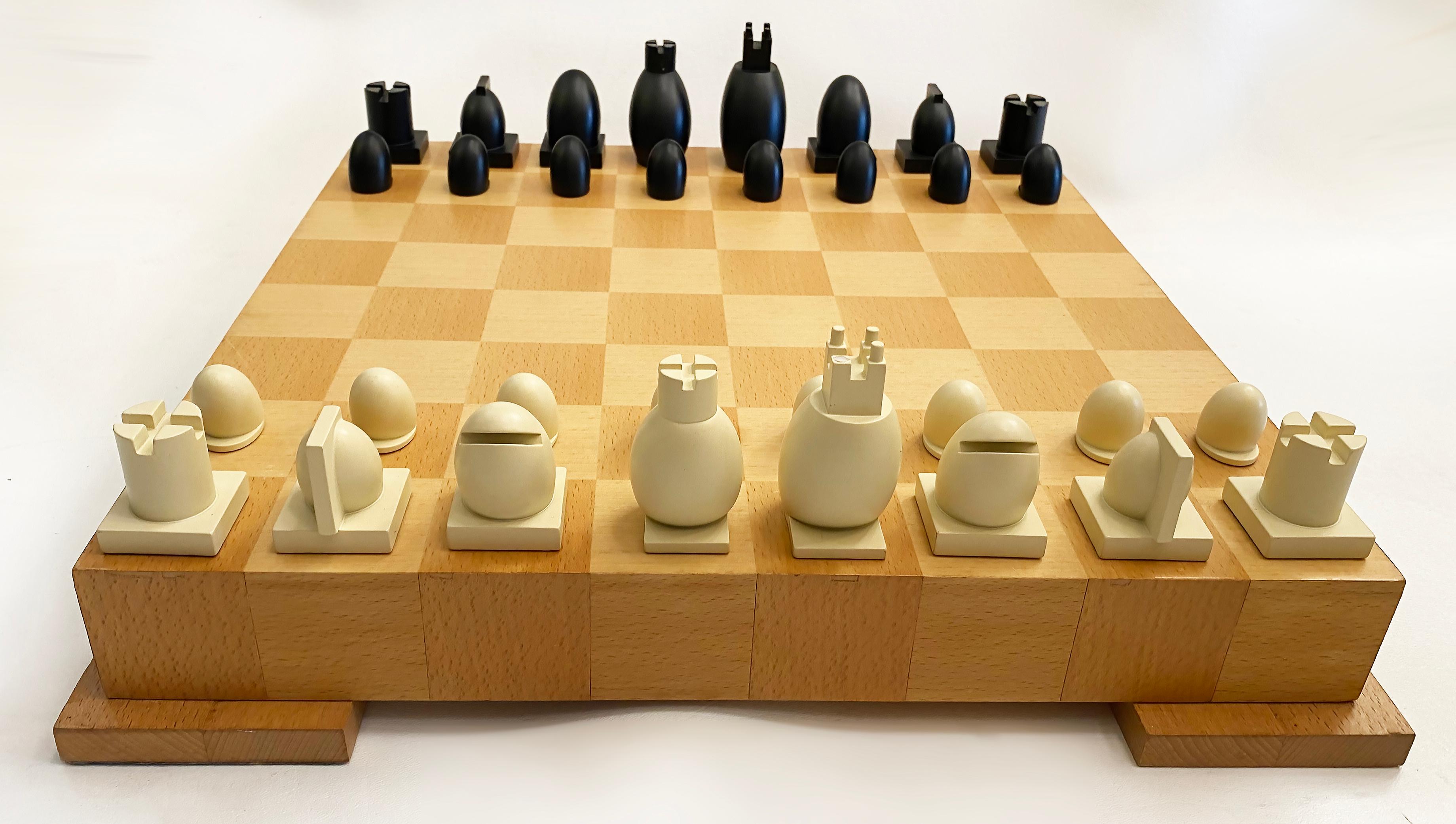Michael Graves Post-modern Chess / Checkers Set Board Game and Pieces (Jeu d'échecs et de dames et pièces) Bon état - En vente à Miami, FL