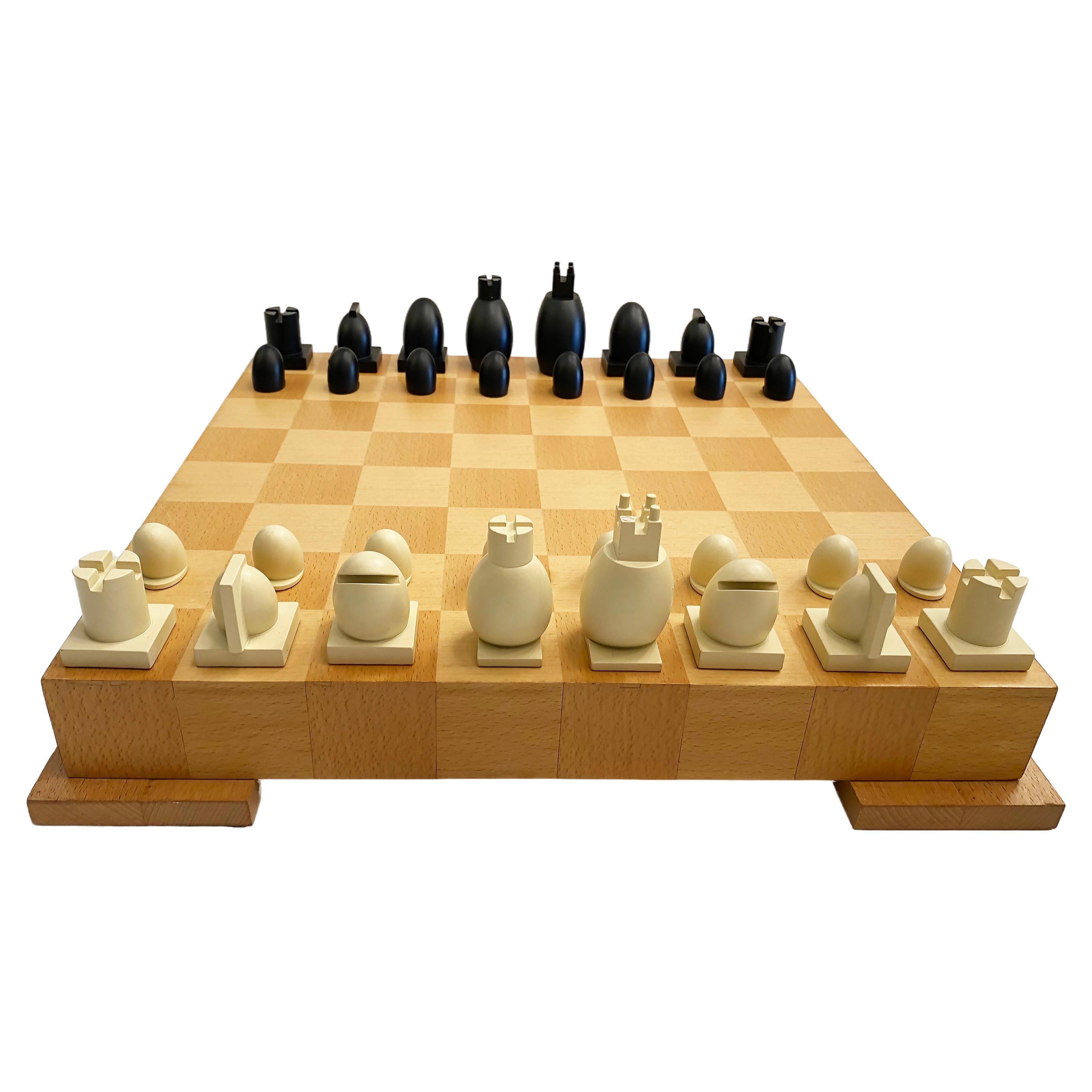 Michael Graves Post-modern Chess / Checkers Set Board Game and Pieces (Jeu d'échecs et de dames et pièces) en vente