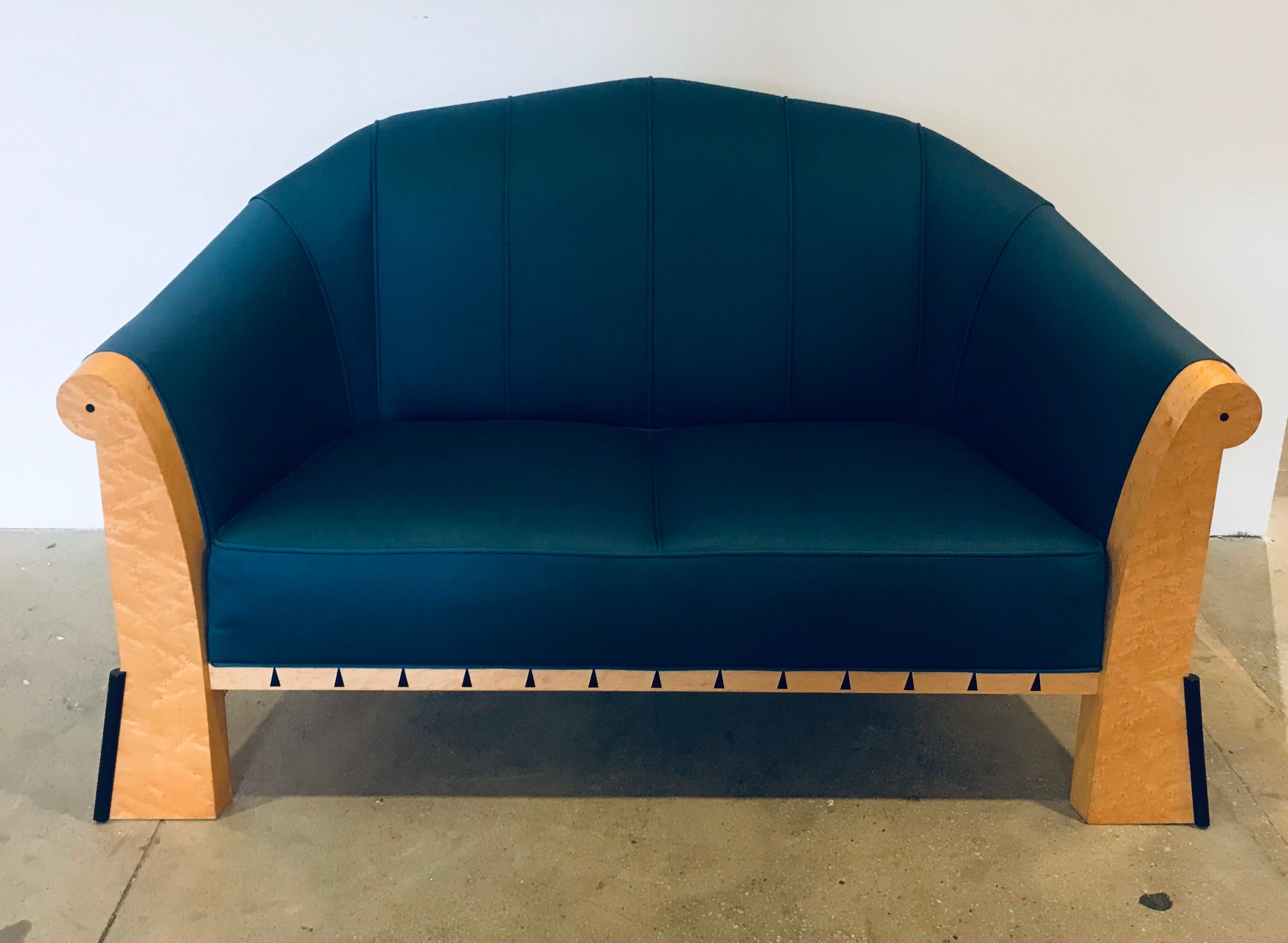 Postmodernes Sofa von Michael Graves im Angebot 10