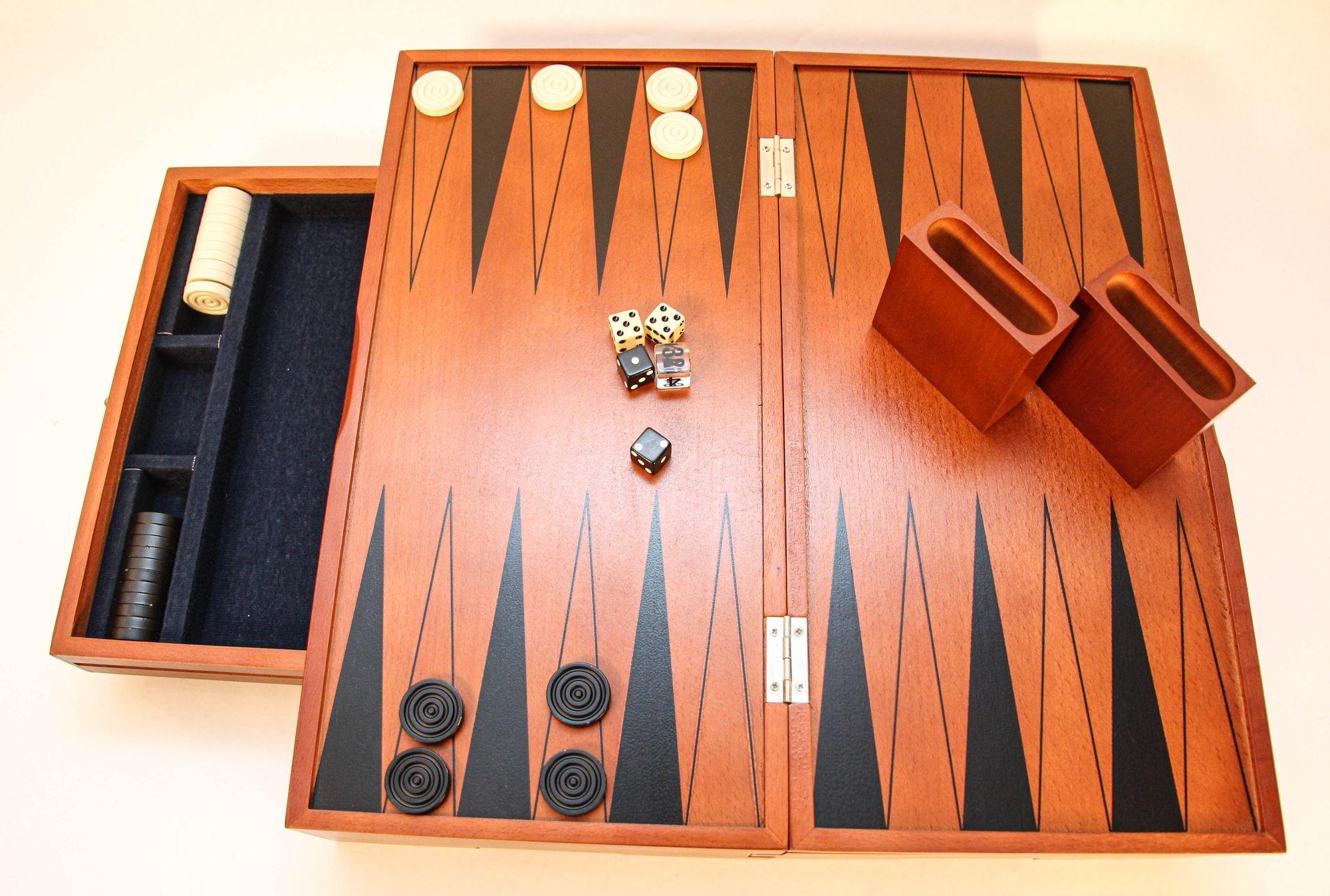 Michael Graves, Original Postmodern backgammon set, vintage game.
A Michael Graves Backgammon Game Set.
A backgammon board designed by famed architect Michael Graves.
Signed with metal tag.
Finely constructed of cherry stained hardwood and