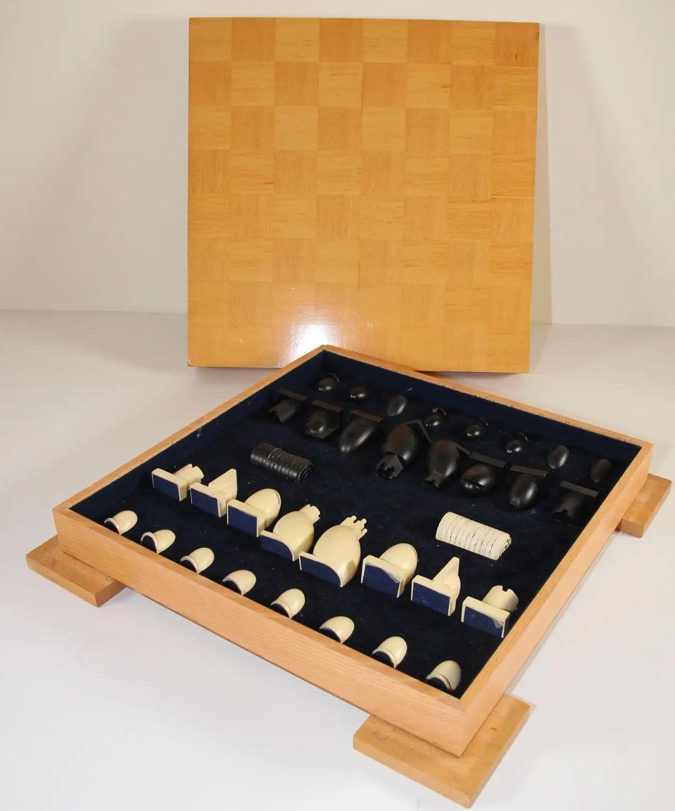 Michael Graves Postmodernes Schach- und Damespiel-Set im Angebot 13