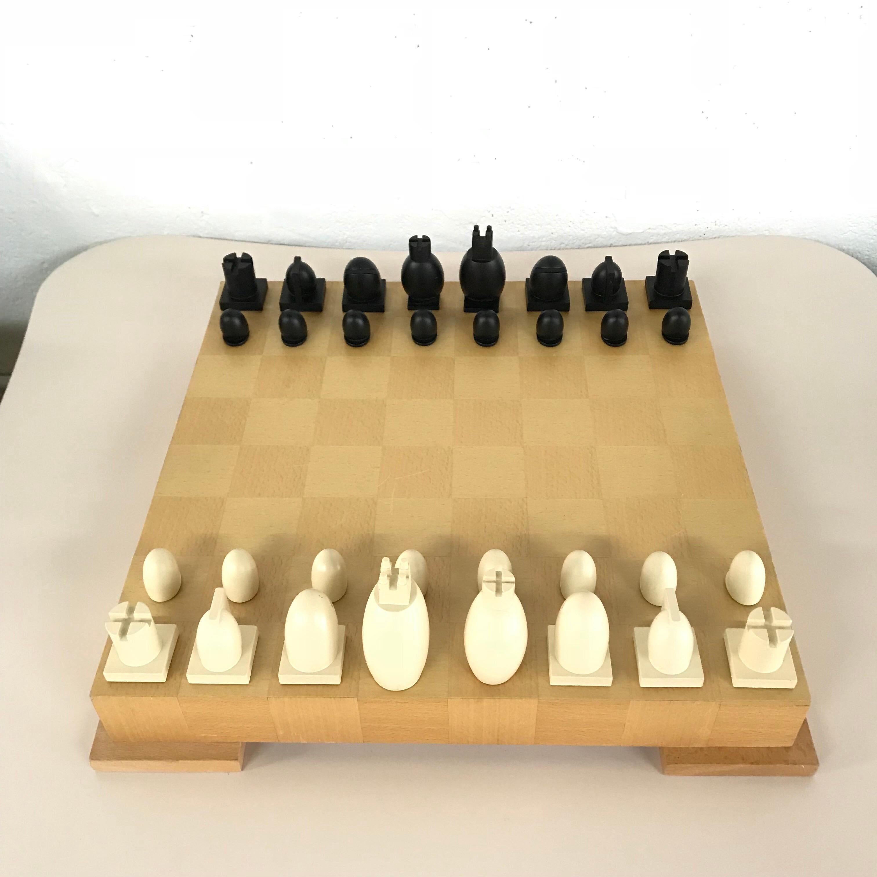 Postmodern chess and checkers set rendered in two-tone maple, with composite pieces, designed by Michael Graves, Memphis Group designer.

Two complete sets of Chess pieces and original instructions.