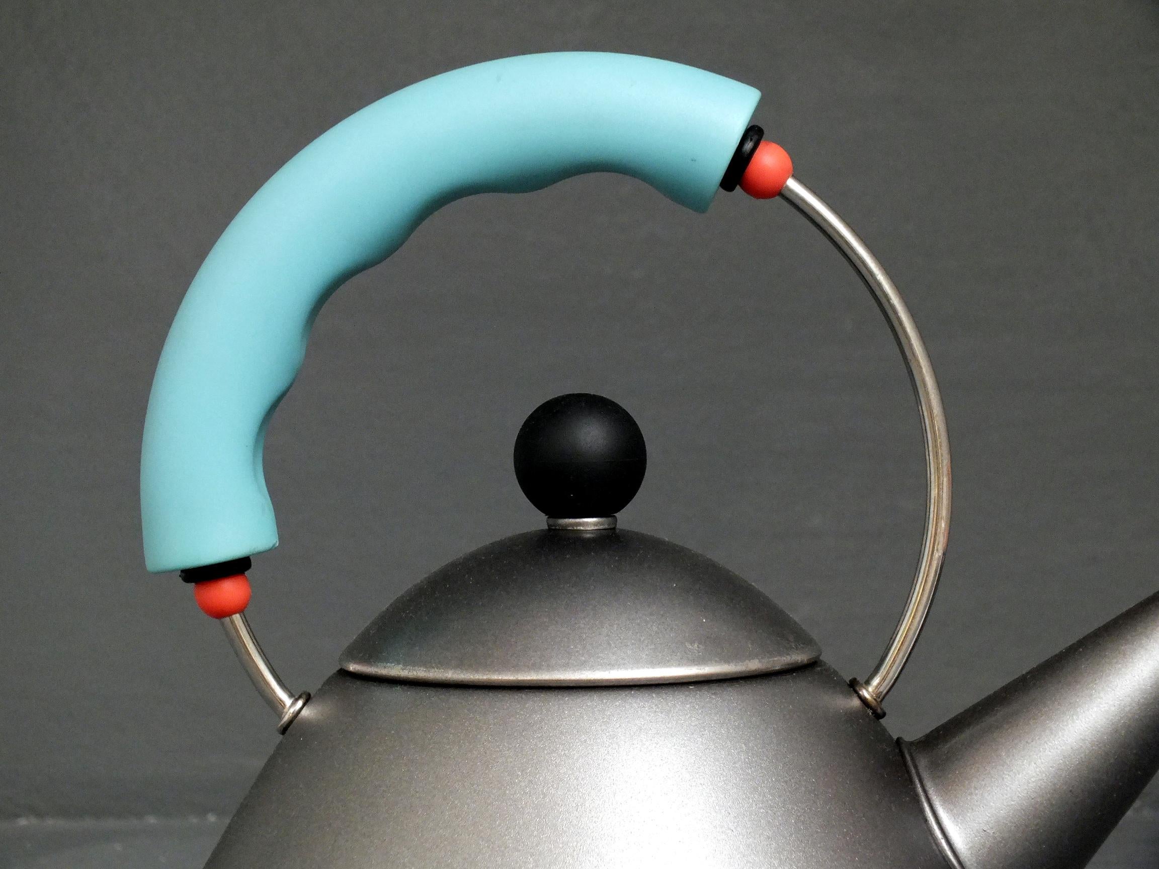 Michael Graves Tetera Postmoderna de Alessi Italia Producción Primeros Años 1985 en Bueno estado para la venta en Biella, IT