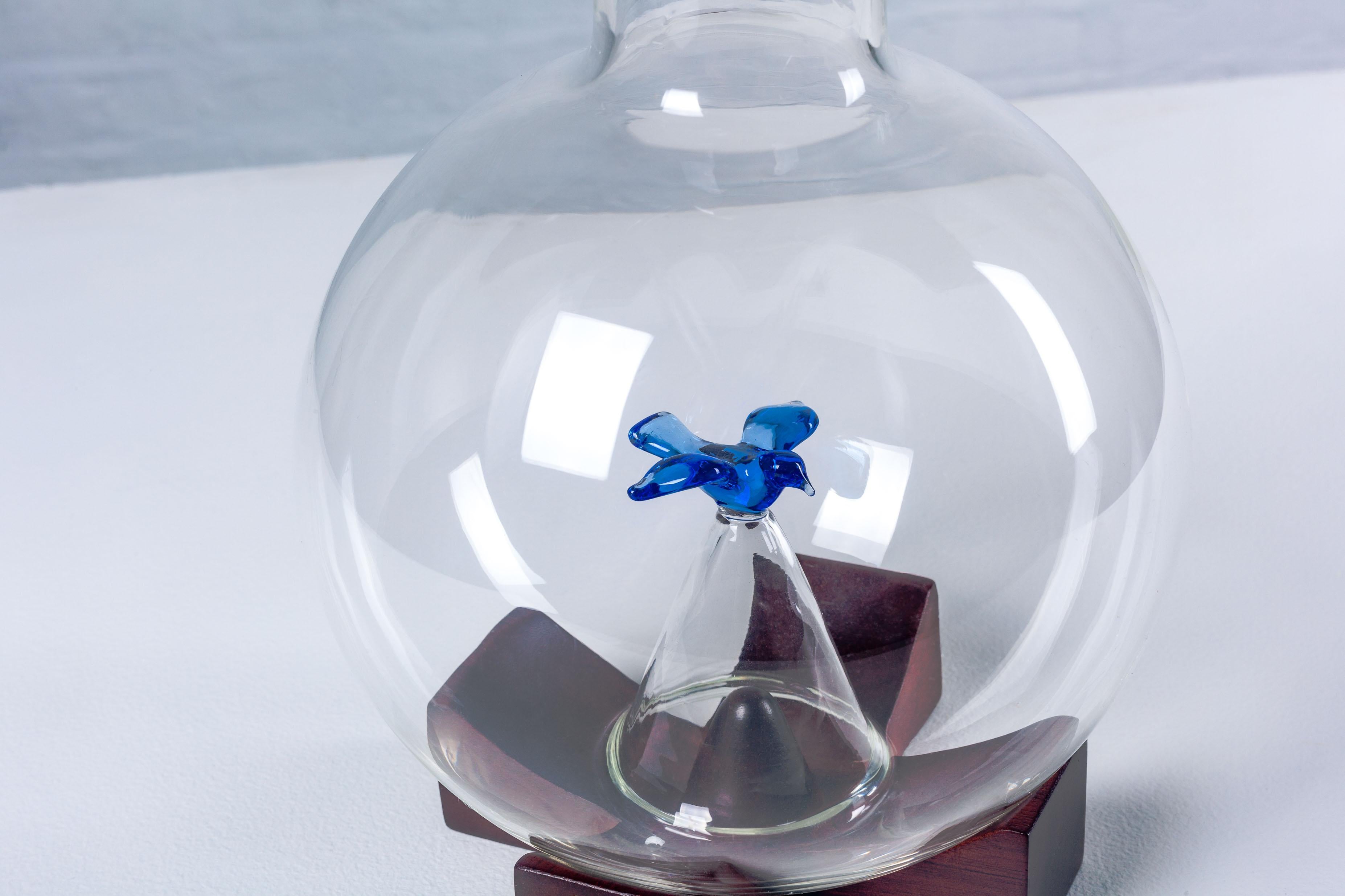 Michael Graves Weinkaraffe aus mundgeblasenem Glas mit blauem Vogelaugenahorn im Angebot 6