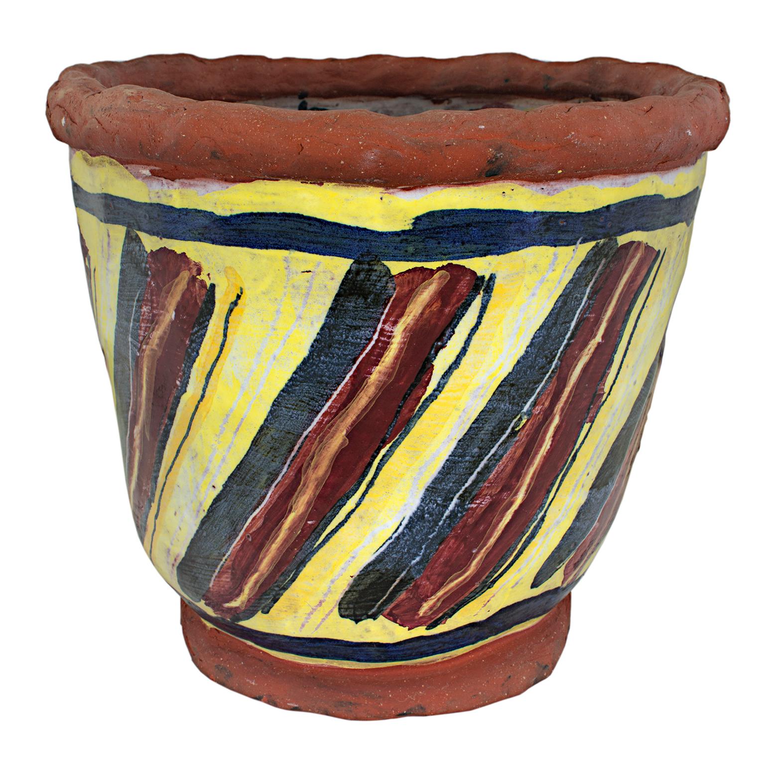 die "Basket Weave Bacon Bowl" ist eine Original-Keramik von Michael Gross. Der Künstler hat das Werk auf der Unterseite signiert und datiert. Es zeigt Bilder von Speck auf Gelb. 

8 1/2" x 9 1/2" x 6" Kunst

Die Keramikskulpturen des Künstlers