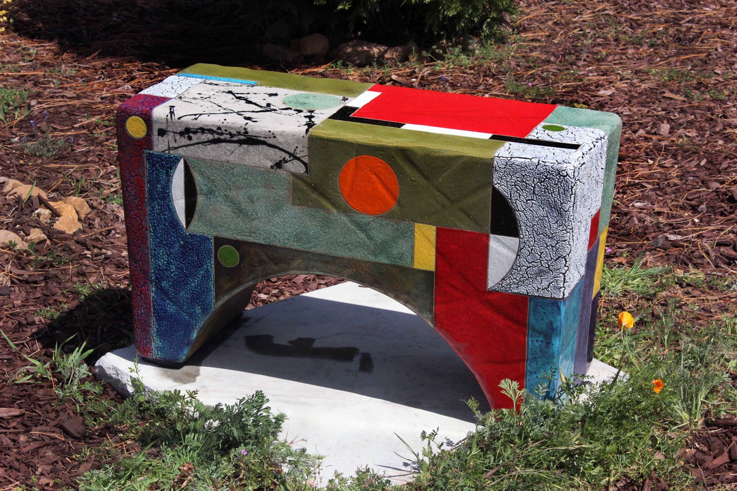Petit banc ou table d'intérieur/extérieur "Composition" en céramique de Michael Gustavson