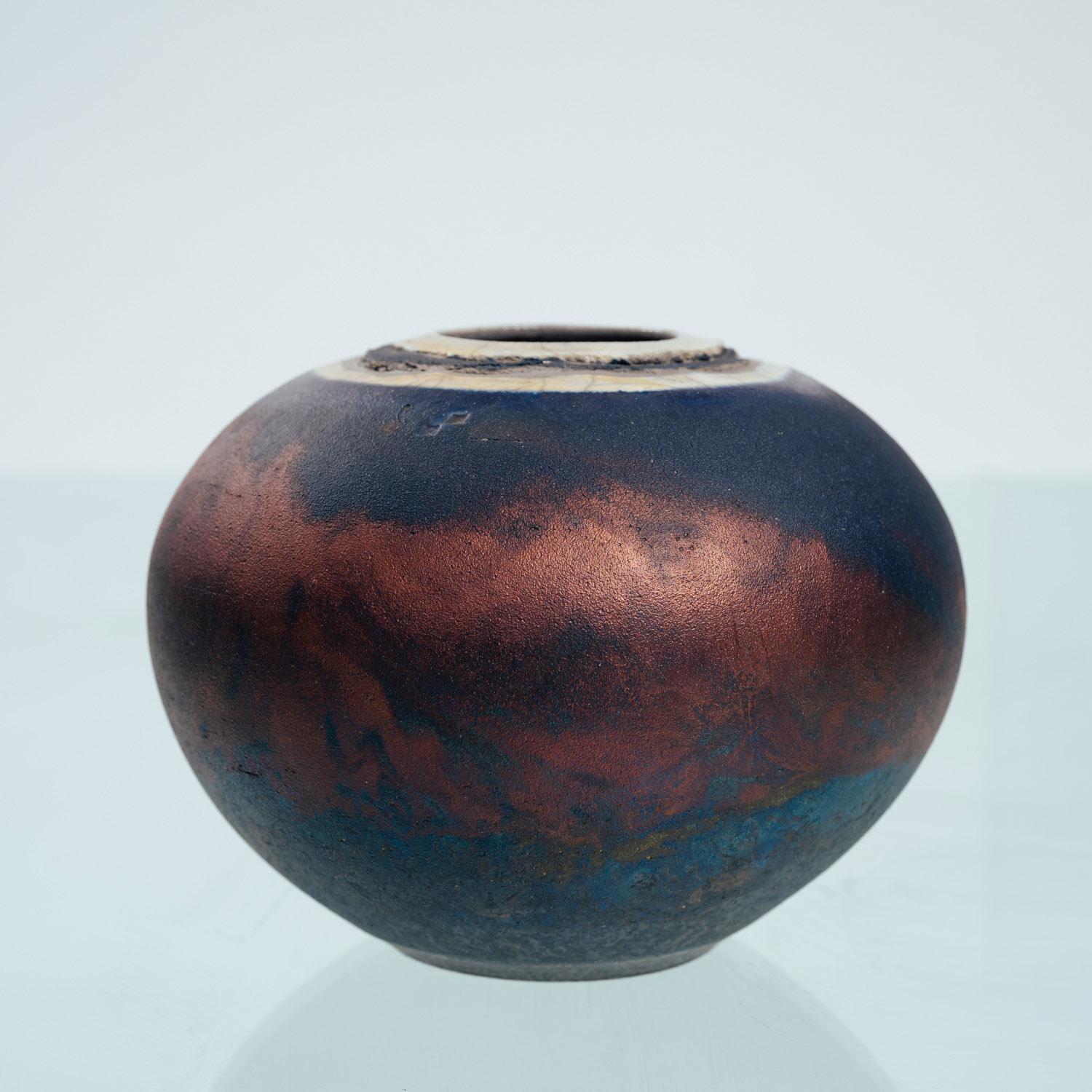Vaso raku di ceramica americana Michael Gwinup, 1996 In condizioni ottime in vendita a Zevenaar, NL