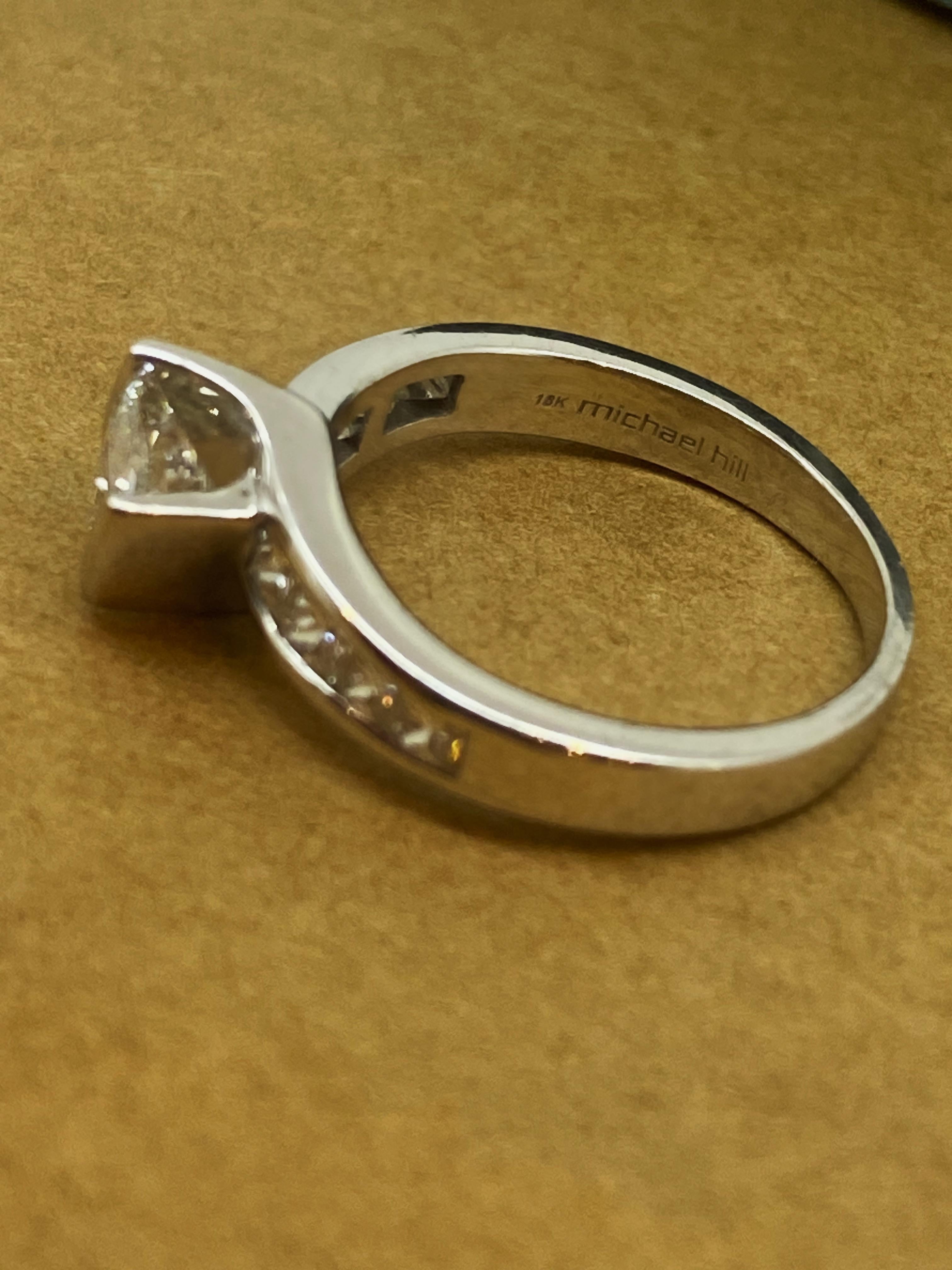 Michael Hill Anillo de diamantes talla princesa en canal de 1,00 ct, oro blanco de 18 quilates Corte princesa en venta
