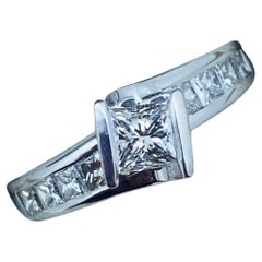 Michael Hill Anillo de diamantes talla princesa en canal de 1,00 ct, oro blanco de 18 quilates