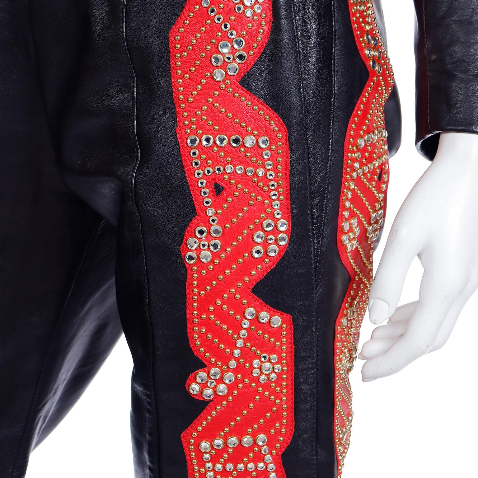 Michael Hoban North Beach - Veste bustier et pantalon en cuir noir et rouge avec notes de musique  en vente 14