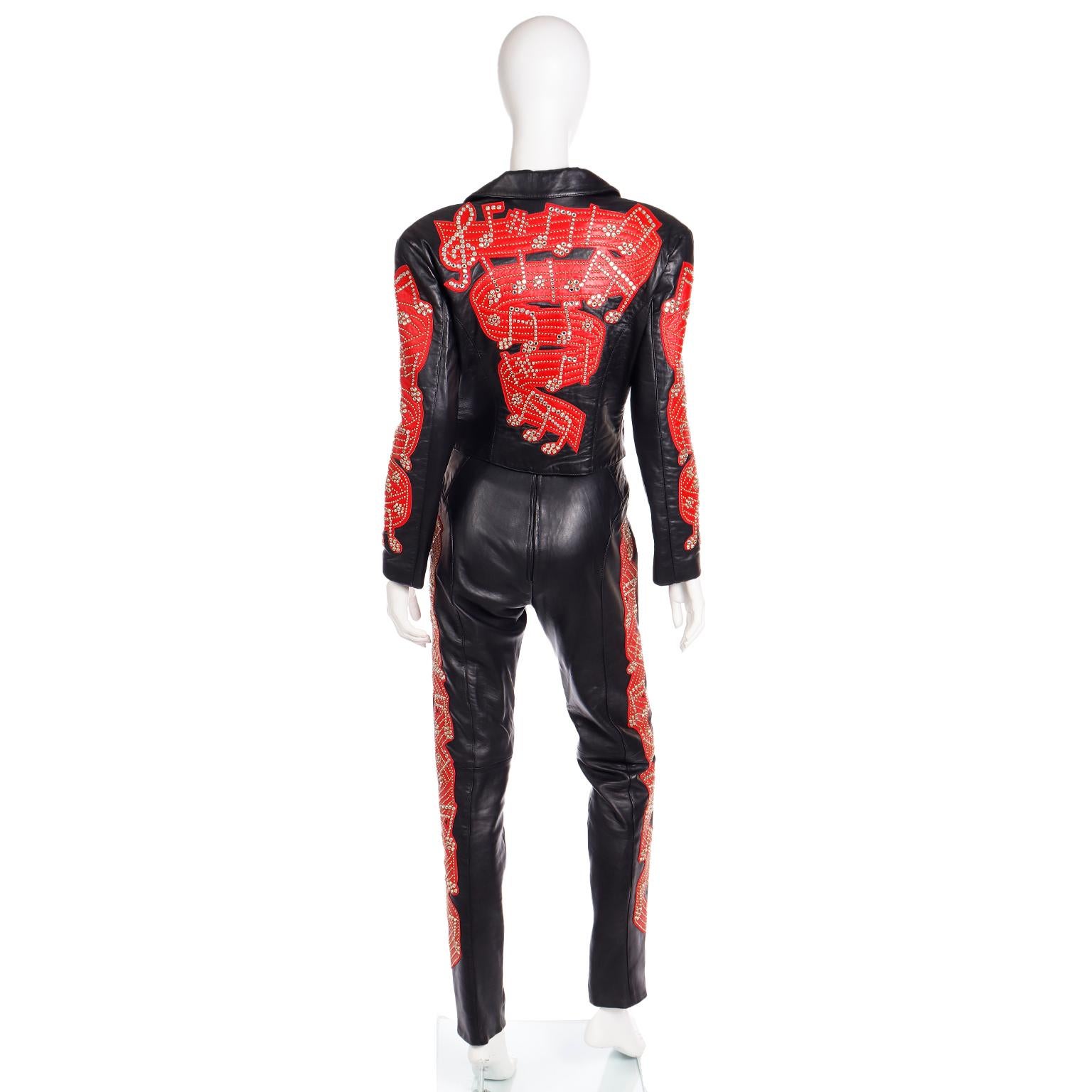 Michael Hoban North Beach - Veste bustier et pantalon en cuir noir et rouge avec notes de musique  en vente 1