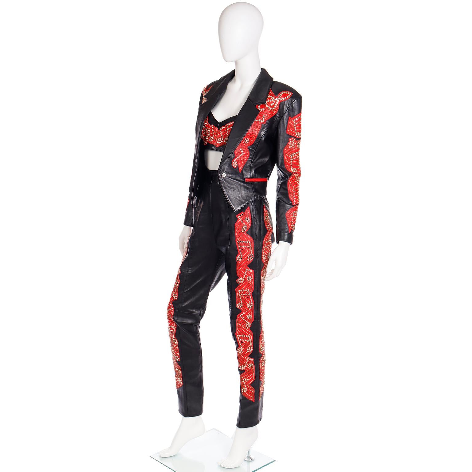 Michael Hoban North Beach - Veste bustier et pantalon en cuir noir et rouge avec notes de musique  en vente 4