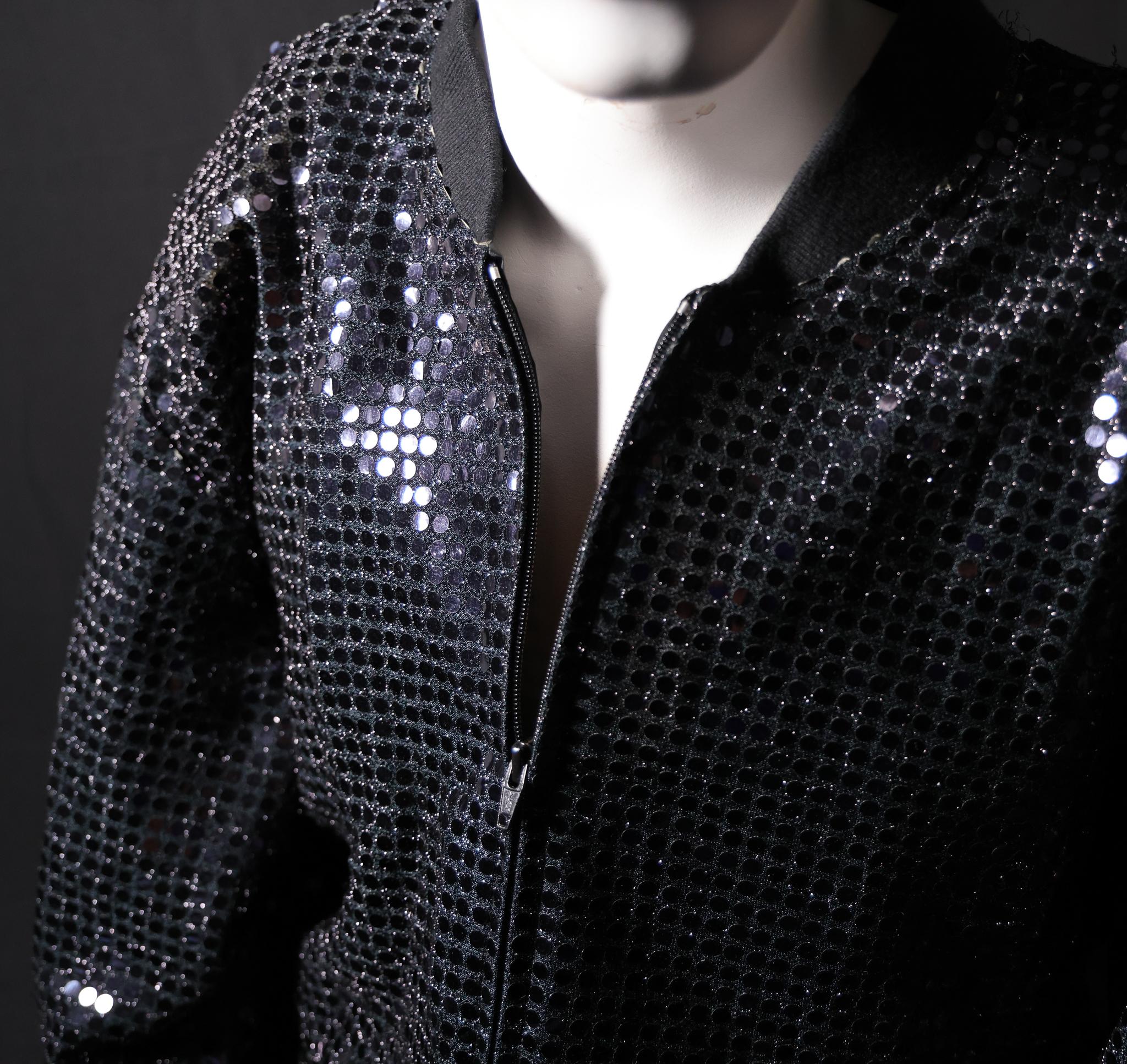 Fine XX secolo Michael Jackson possedeva e indossava una giacca nera con paillettes in vendita