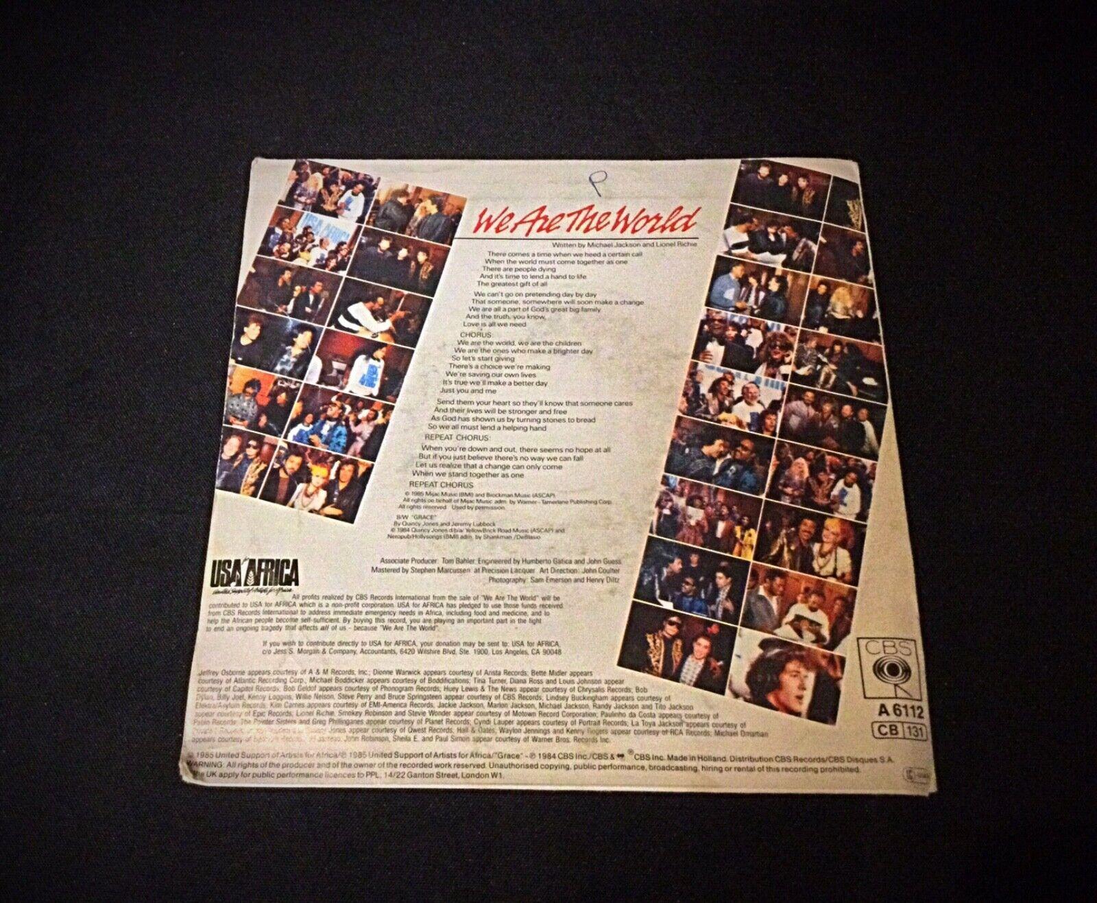 Possiedi un pezzo di storia della musica con questo disco vintage in vinile 45 RPM dell'iconico singolo degli USA for Africa 