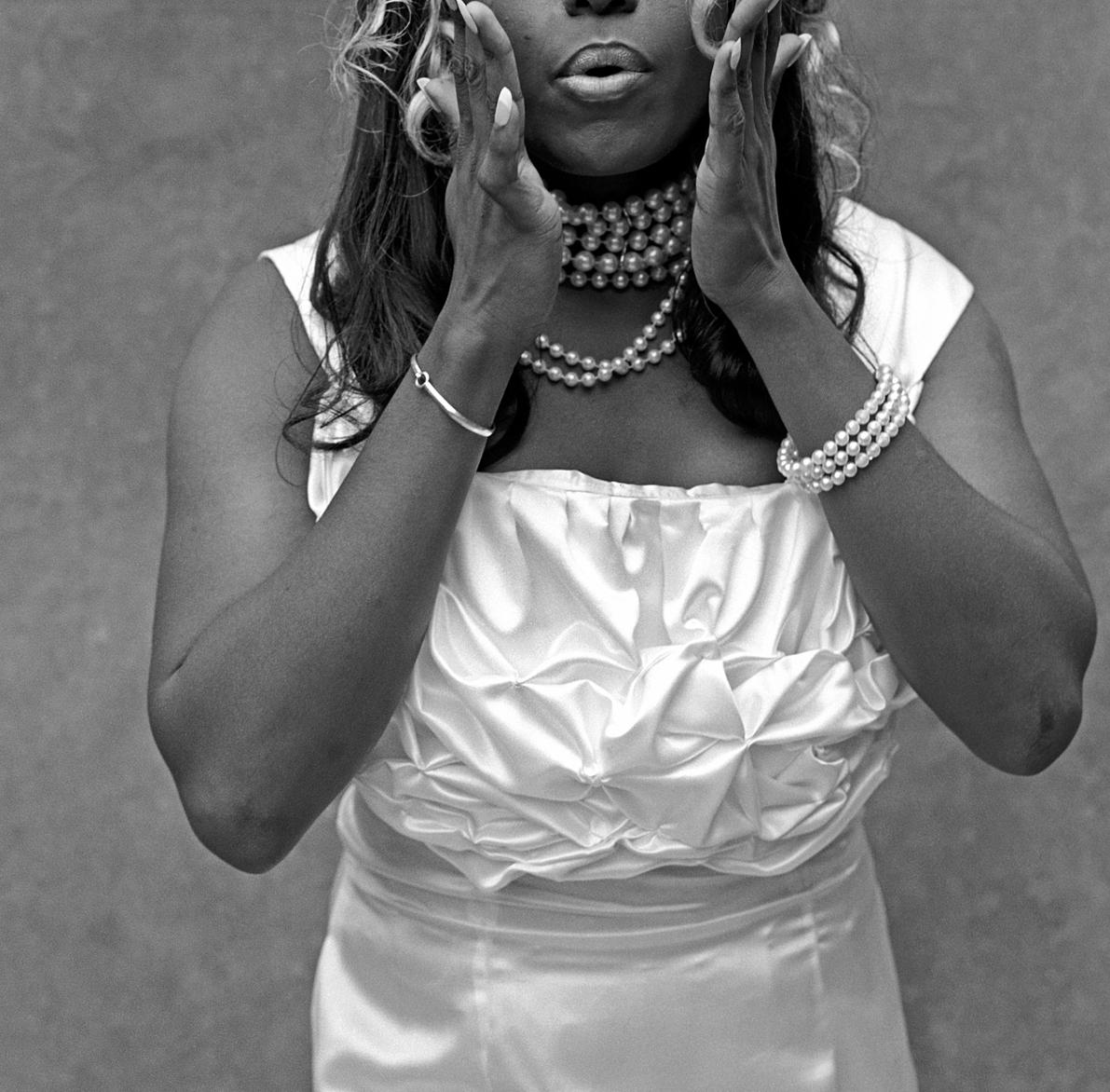 Ebony Jet, Girlfriend Series, NYC,  Black and White Portrait Photograph im Angebot 3