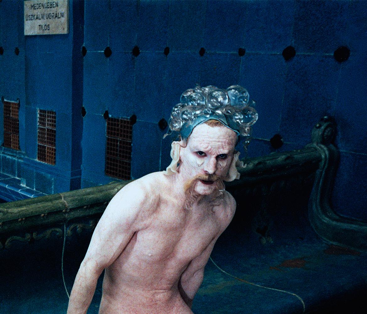 Matthew Barney, Cremaster 5, Farbfotografie in limitierter Auflage. – Photograph von Michael James O’Brien