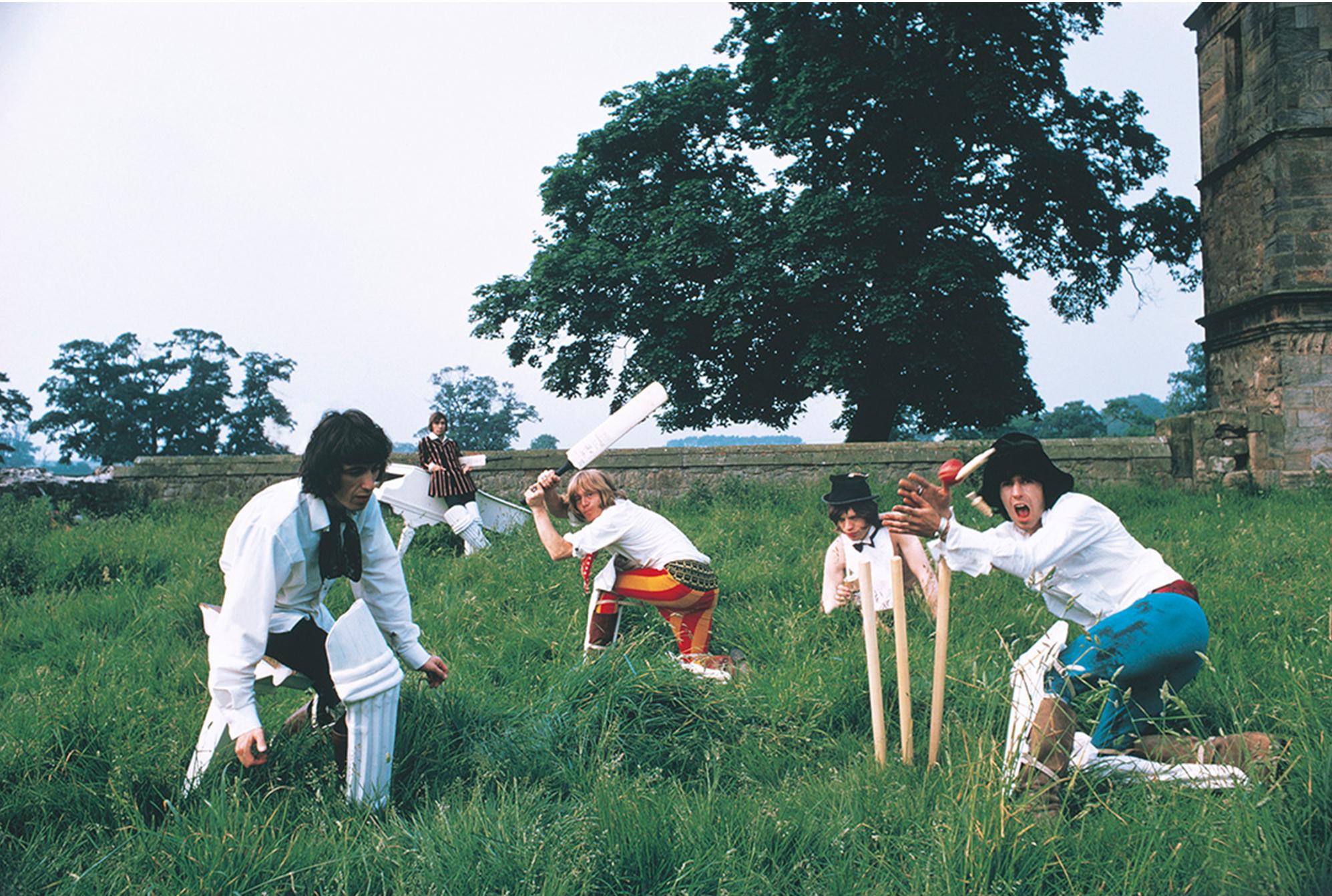 Michael Joseph Color Photograph – The Rolling Stones ""Zwei Cricketspieler beim Cricketspiel" London 1968