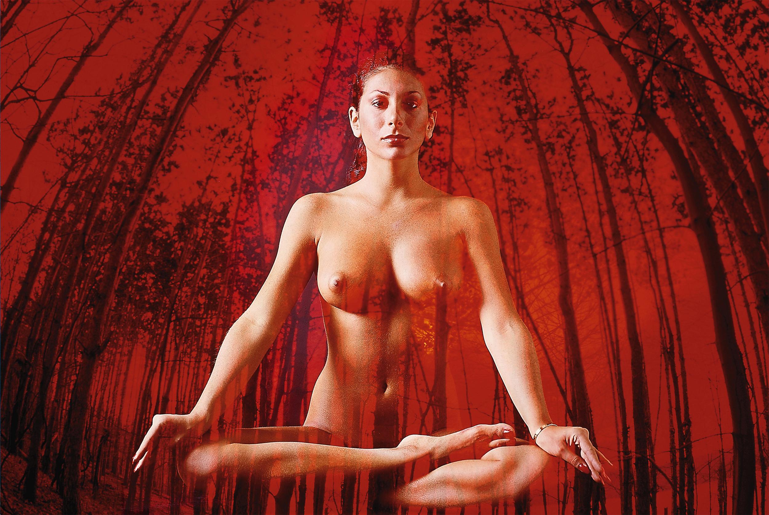 Amerikanisches zeitgenössisches Foto von M. Yamaoka – Yoga-Akt