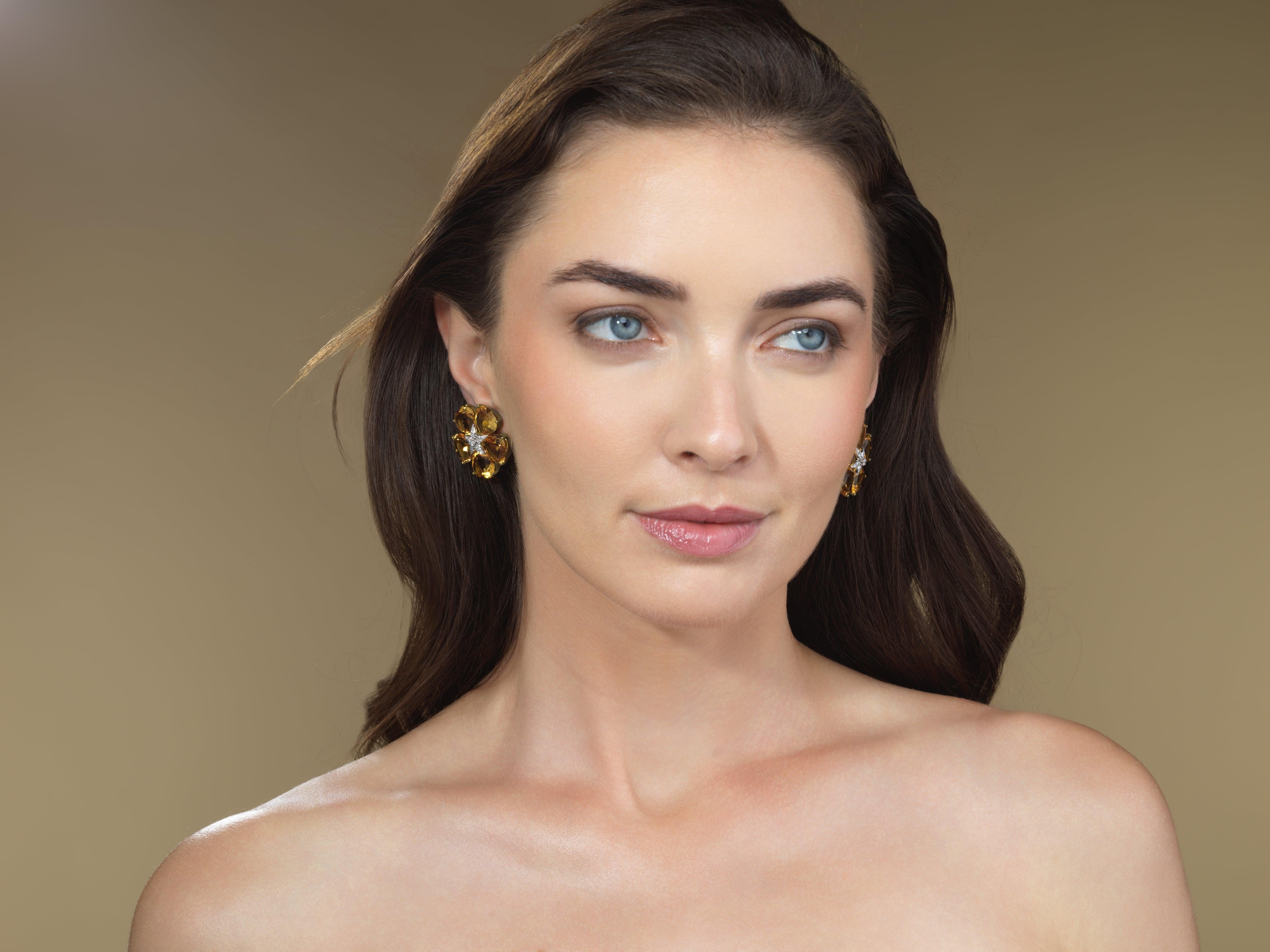 Orecchini in titanio con diamanti e topazio blu di Michael Kanners In condizioni Nuovo in vendita a Bal Harbour, FL